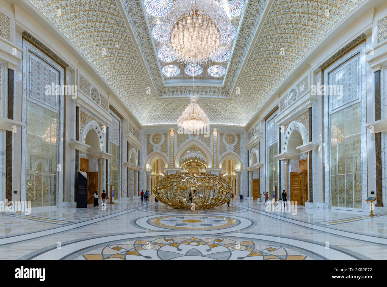 Ein Bild der Osthalle von Qasr Al Watan. Stockfoto