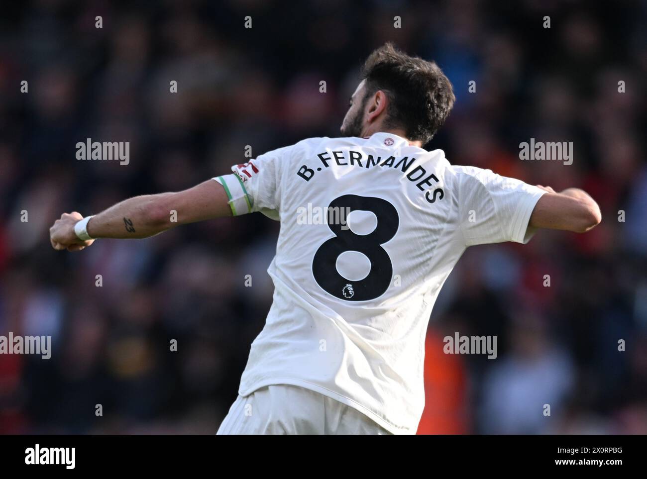 Vitality Stadium, Boscombe, Dorset, Großbritannien. April 2024. Premier League Football, AFC Bournemouth gegen Manchester United; Bruno Fernandes von Manchester United feiert ein Tor in der 31. Minute für 1-1 Credit: Action Plus Sports/Alamy Live News Stockfoto