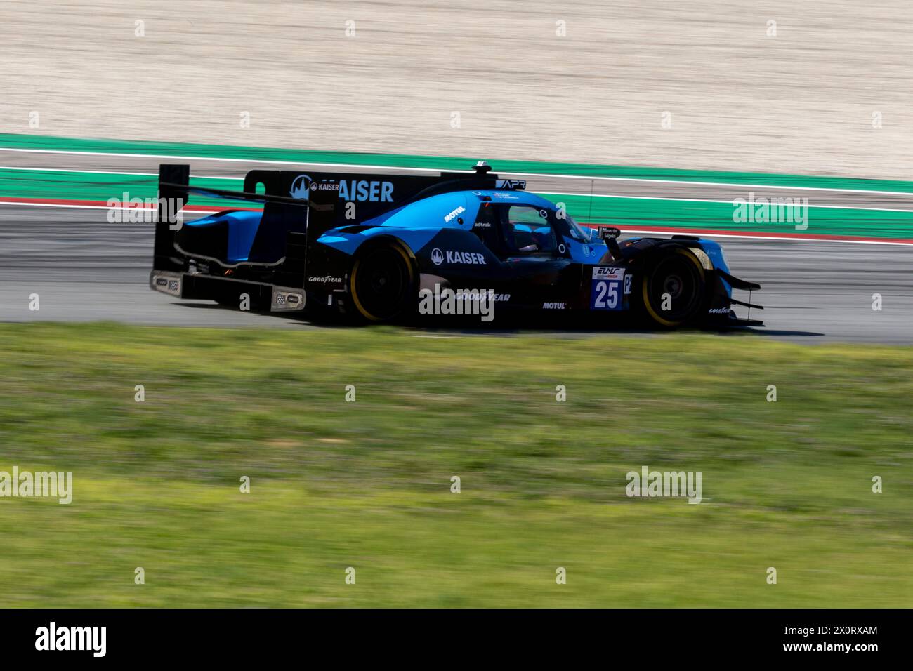 MONTMELO, SPANIEN, 13. April 2024, #25 ALGARVE pro RACING (PRT) ORECA 07 – GIBSON (LMP2) MATTHIAS KAISER (LIE) / OLLI CALDWELL (GBR) / ALEXANDER LYNN (GBR), Aktion während des zweiten freien Trainings für die 4 Stunden Barcelona, erstes Rennen der European Le Mans Series 2024 auf dem Circuit de Barcelona/Catalunya vom 12. bis 14. April 2024 in Montmelo, Spanien - Foto Laurent Cartalade/MPS Agency Credit MPS Agency/Alamy Live News Stockfoto