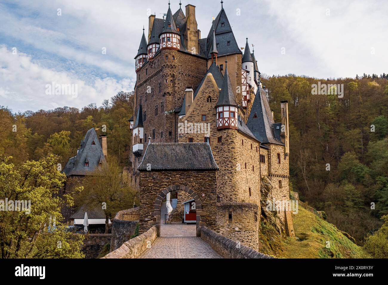 Das Märchenschloss in Deutschland bei Koblenz im Sonnenlicht Stockfoto