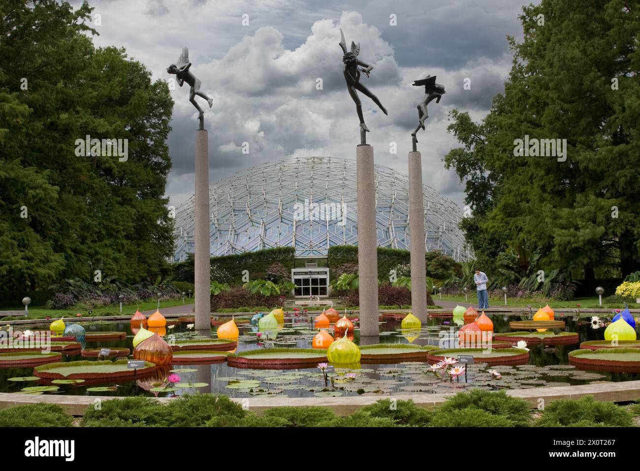 St. Louis, Missouri, USA. Climatron, Brookings Center, Botanischer Garten im Missouri Botanical Garden. Skulptur von Carl Milles. Stockfoto