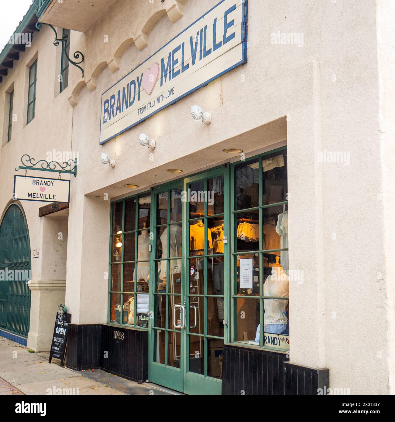 Das Brandy Melville Geschäft in Westwood, Los Angeles, Kalifornien. Der Westwood Store war der erste Brandy Melville Standort in den Vereinigten Staaten. Stockfoto