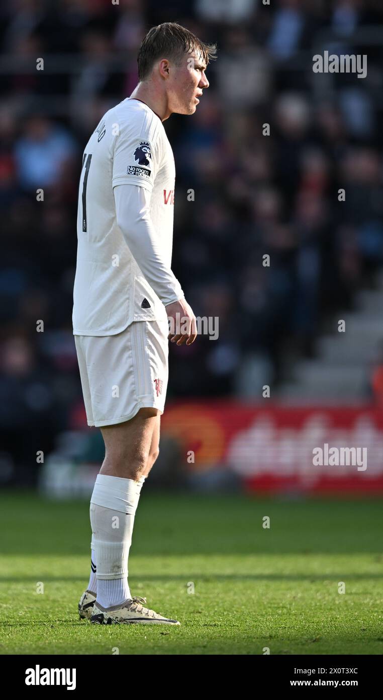 Vitality Stadium, Boscombe, Dorset, Großbritannien. April 2024. Premier League Football, AFC Bournemouth gegen Manchester United; Rasmus Hojlund von Manchester United Uhren nehmen Gestalt an Credit: Action Plus Sports/Alamy Live News Stockfoto