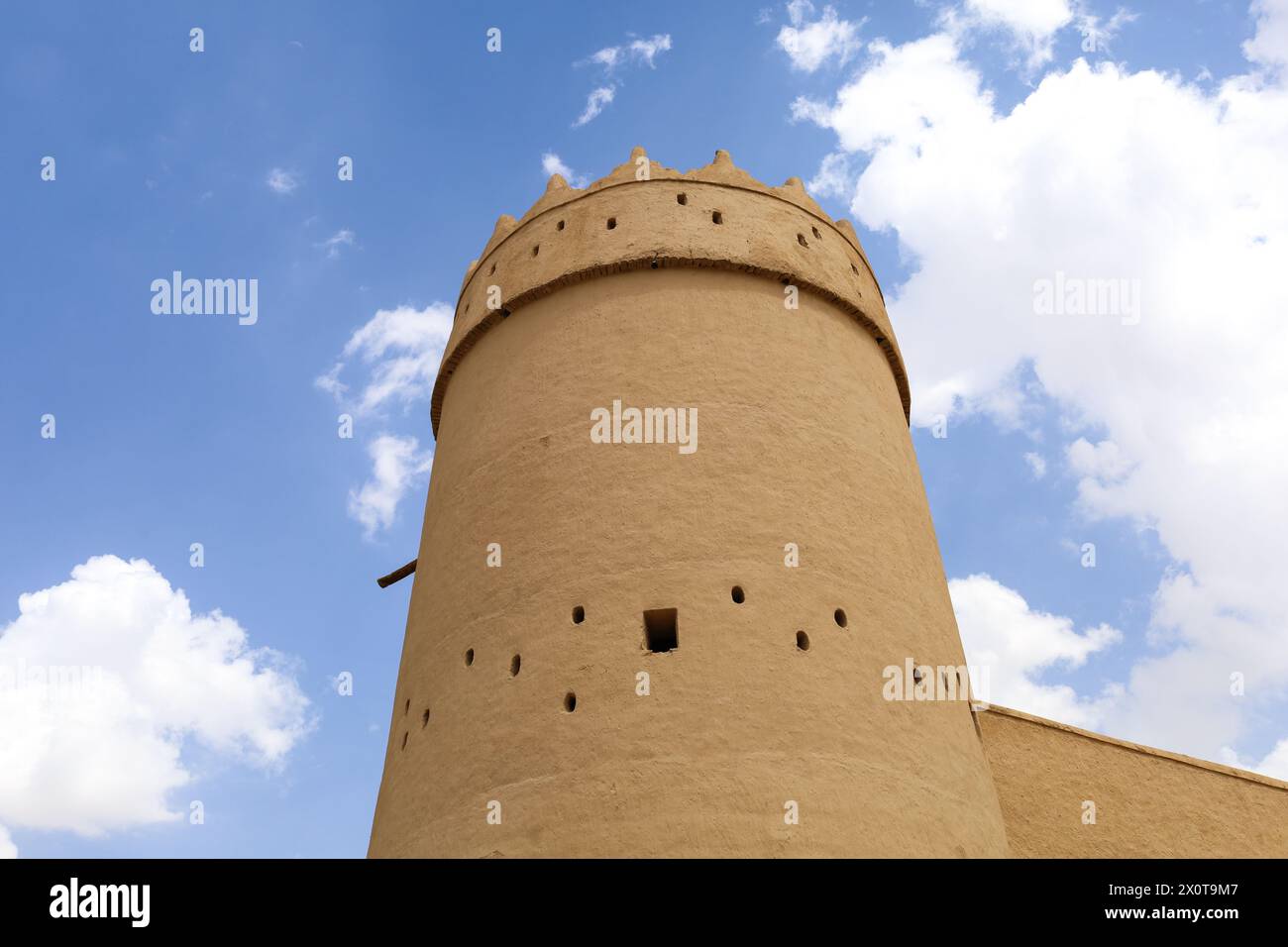 Riad, Saudi-Arabien, 13. April 2024. Al Masmak Palace 1895 ist eine Festung aus Lehm und Lehmziegel, die Zeuge der Gründung des Königreichs im Jahre 1902 King ab war Stockfoto