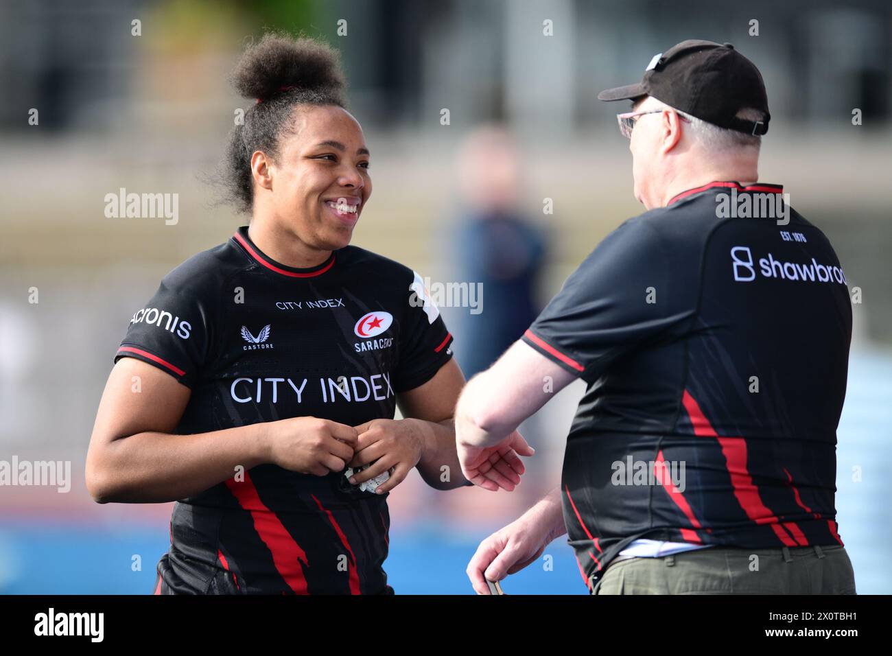 Am Ende des Halbfinalspiels zwischen Saracens Women und Exeter Chiefs Women im StoneX Stadium, London, England, am 13. April 2024. Foto von Phil Hutchinson. Nur redaktionelle Verwendung, Lizenz für kommerzielle Nutzung erforderlich. Keine Verwendung bei Wetten, Spielen oder Publikationen eines einzelnen Clubs/einer Liga/eines Spielers. Quelle: UK Sports Pics Ltd/Alamy Live News Stockfoto