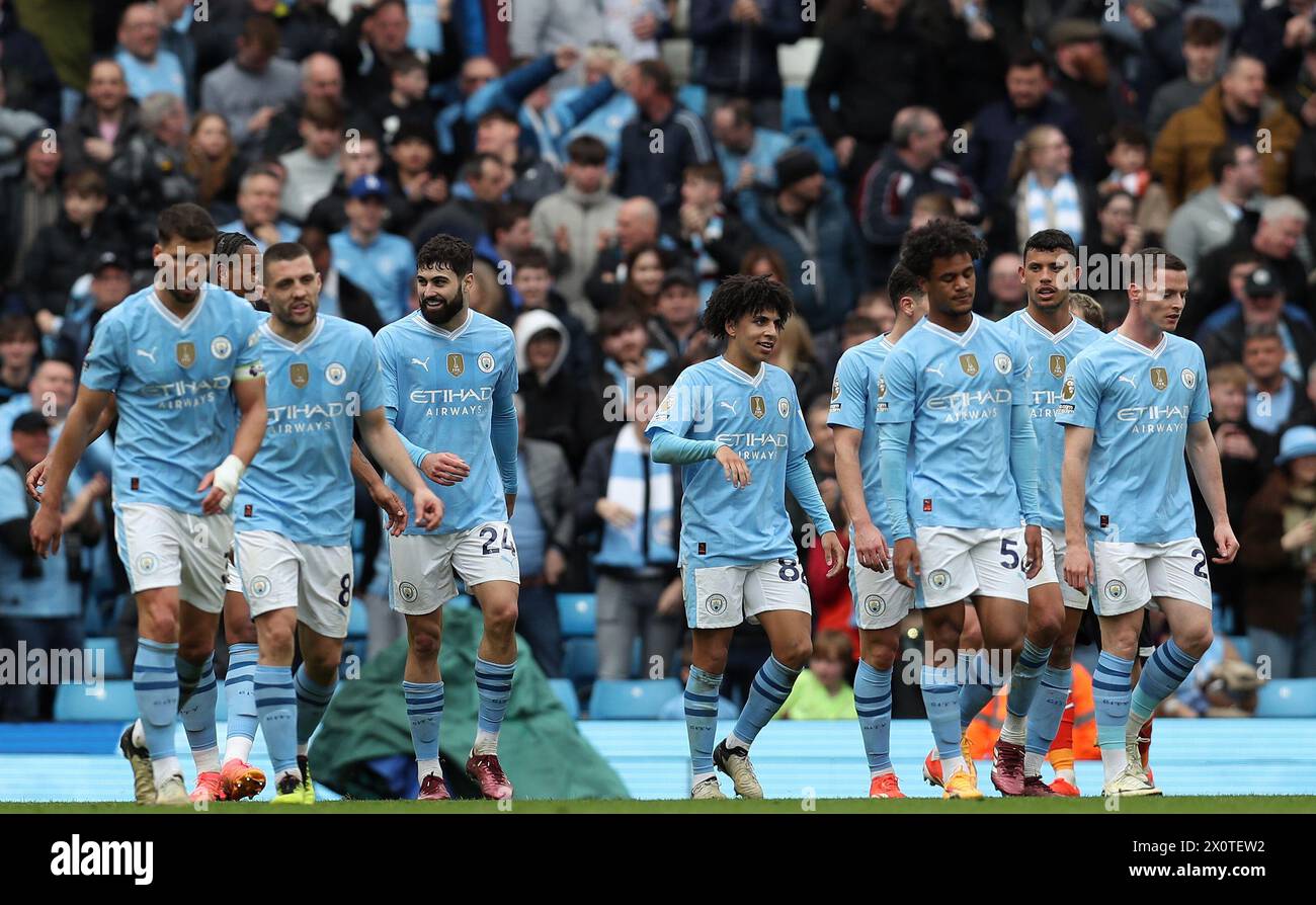 Etihad Stadium, Manchester, Großbritannien. April 2024. Premier League Football, Manchester City gegen Luton Town; Josko Gvardiol aus Manchester City feiert sein Tor für 5-1 nach drei Minuten zusätzlicher Zeit. Credit: Action Plus Sports/Alamy Live News Stockfoto