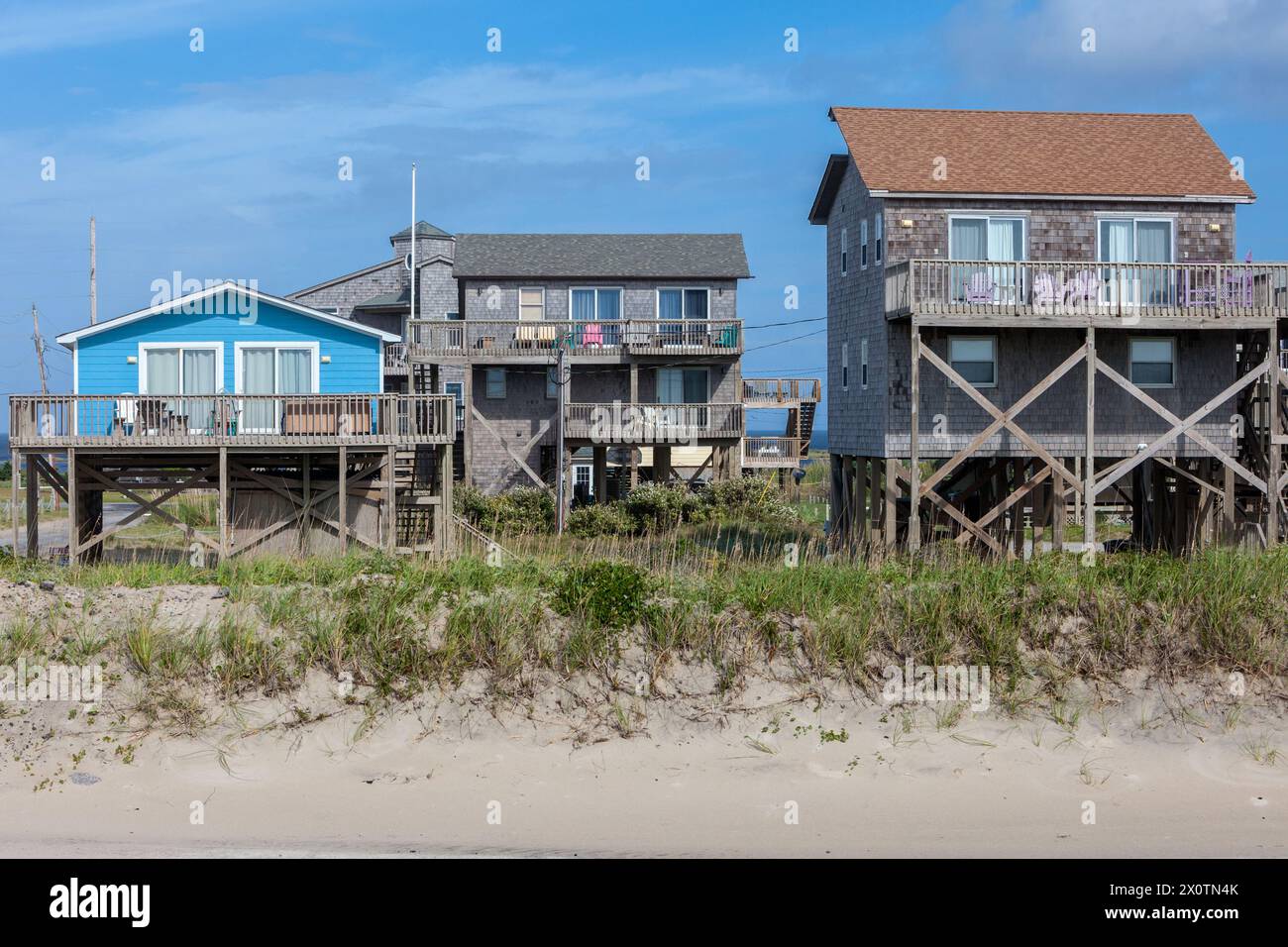 Frisco, Outer Banks, North Carolina.  Strand-Häuser auf Stelzen. Stockfoto