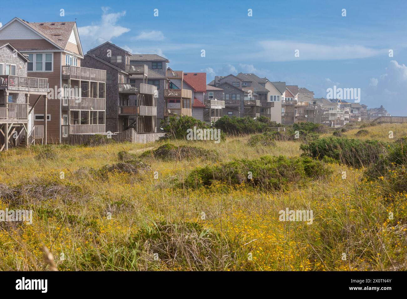 Frisco, Outer Banks, North Carolina.  Ferienwohnungen (FeWos) auf Stelzen mit Blick auf den Strand. Stockfoto Frisco, Outer Banks, North Carolina.  Ferienwohnungen (FeWos) auf Stelzen mit Blick auf den Strand. Stockfoto
