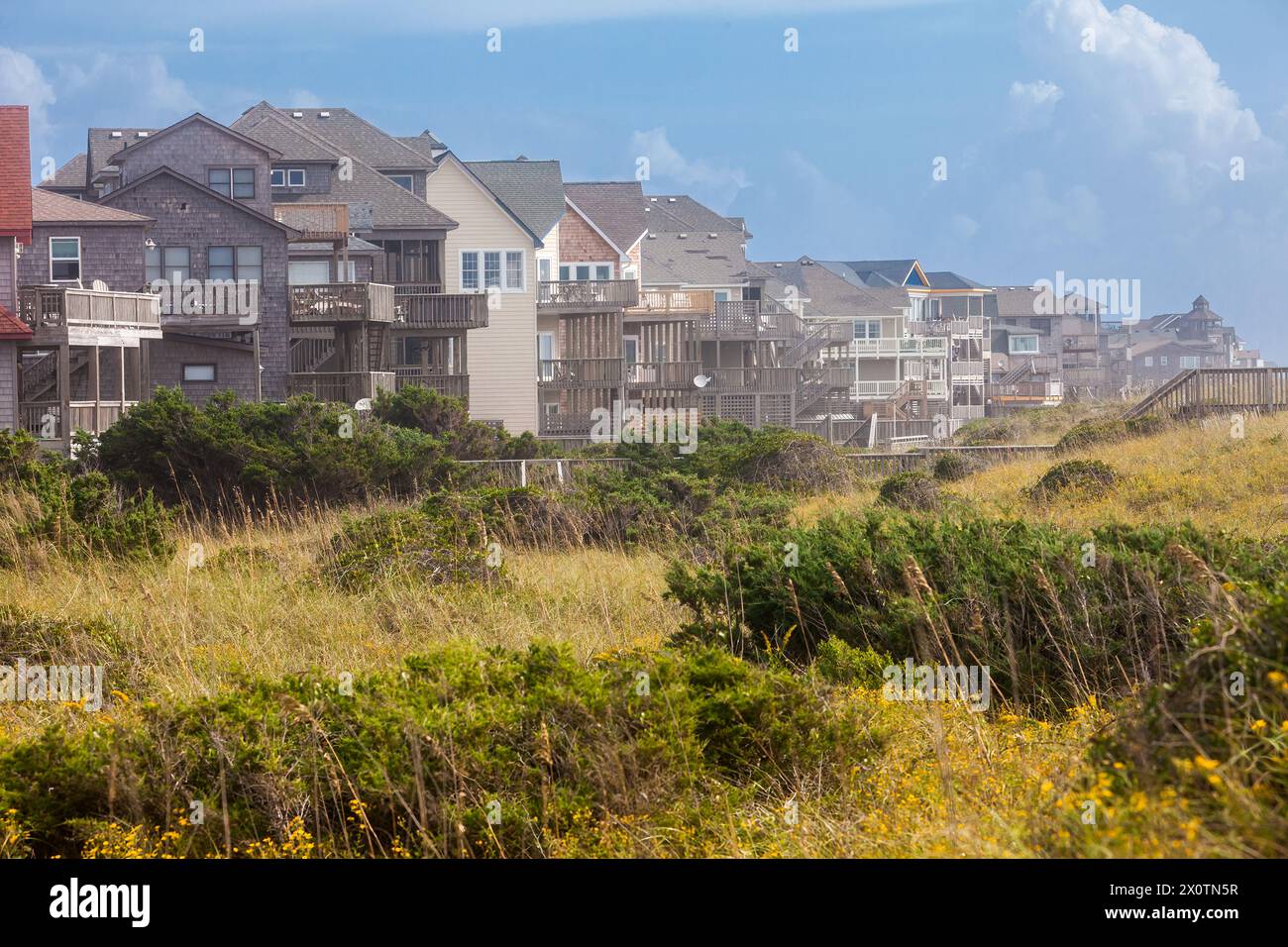 Frisco, Outer Banks, North Carolina.  Ferienwohnungen (FeWos) auf Stelzen mit Blick auf den Strand. Stockfoto Frisco, Outer Banks, North Carolina.  Ferienwohnungen (FeWos) auf Stelzen mit Blick auf den Strand. Stockfoto