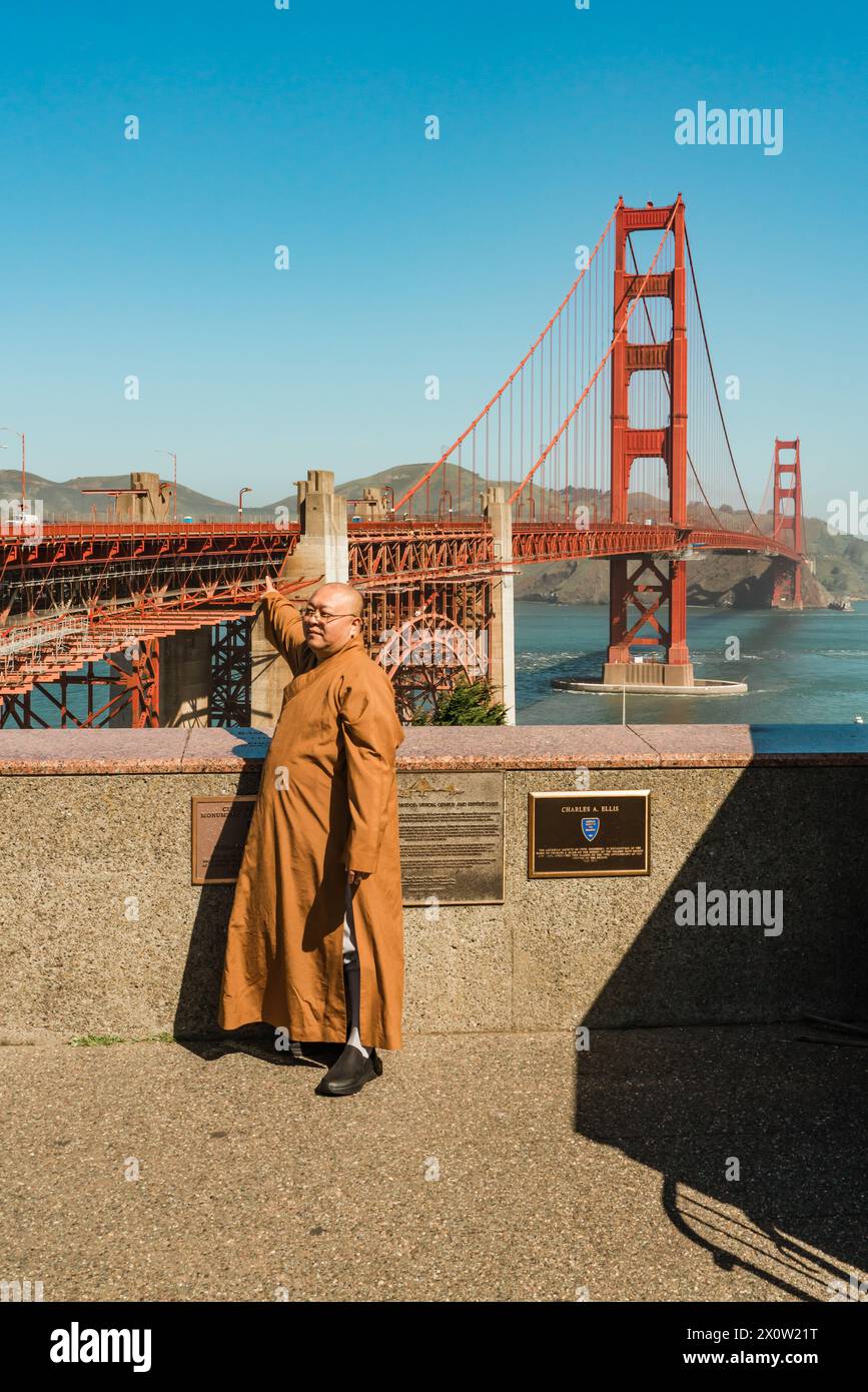 San Francisco, Kalifornien, 9. April 2024. Besucher versammeln sich, um Erinnerungen am berühmten Wahrzeichen von San Francisco festzuhalten. Stockfoto