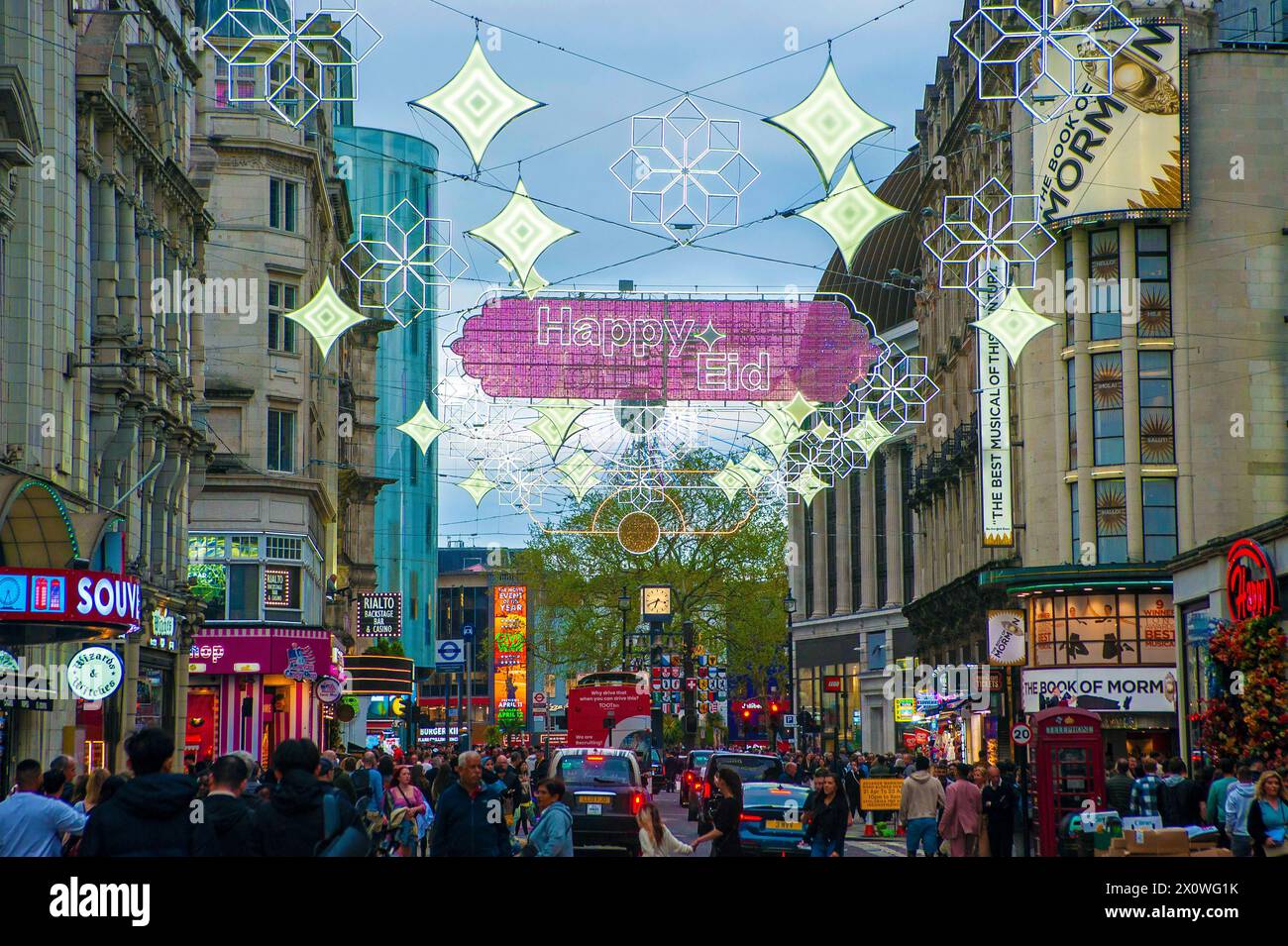 London, Großbritannien. April 2024. EID-Lichter London West End. Quelle: JOHNNY ARMSTEAD/Alamy Live News Stockfoto