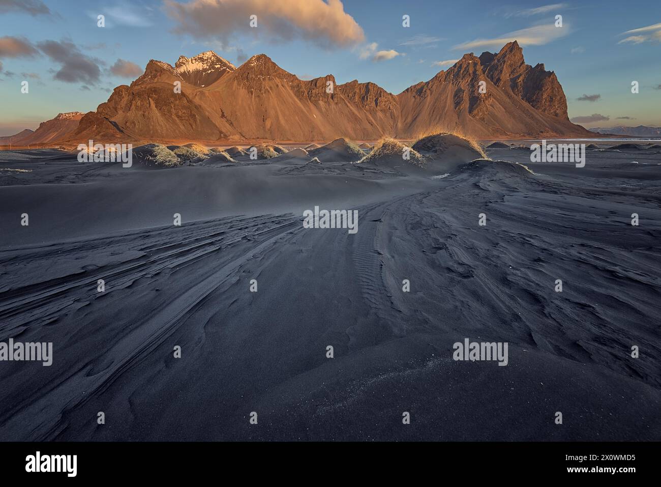 Wintersonnenaufgang in Vestrahorn, Island Stockfoto