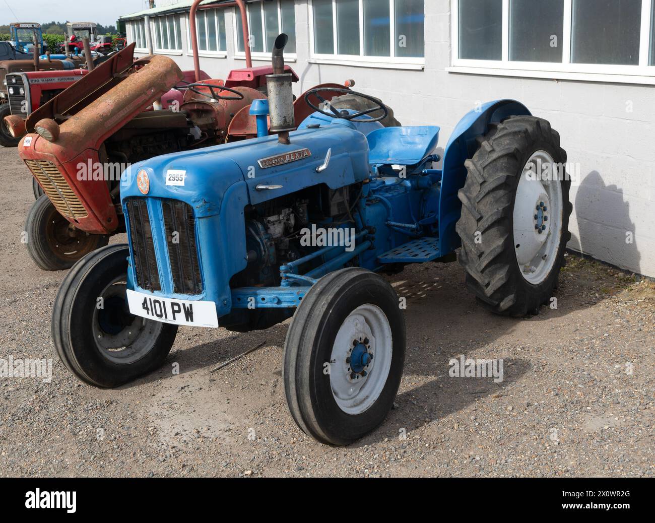 Fordson Dexta Traktor auf der Gebrauchtmaschinenauktion in Campsea Ashe, Suffolk, England, Großbritannien Stockfoto