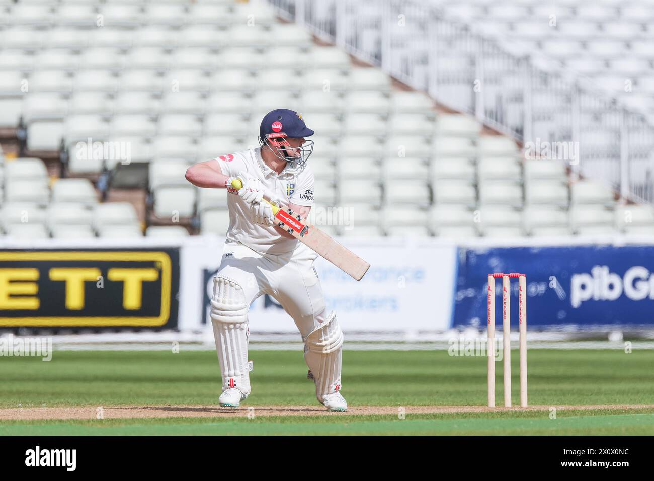 Birmingham, Großbritannien. April 2024. Durham’s Alex Lees erreicht sein Jahrhundert während des dritten Tages des Spiels der Vitality County Championship Division One zwischen Warwickshire CCC und Durham CCC am 14. April 2024 im Edgbaston Cricket Ground in Birmingham. Foto von Stuart Leggett. Nur redaktionelle Verwendung, Lizenz für kommerzielle Nutzung erforderlich. Keine Verwendung bei Wetten, Spielen oder Publikationen eines einzelnen Clubs/einer Liga/eines Spielers. Quelle: UK Sports Pics Ltd/Alamy Live News Stockfoto