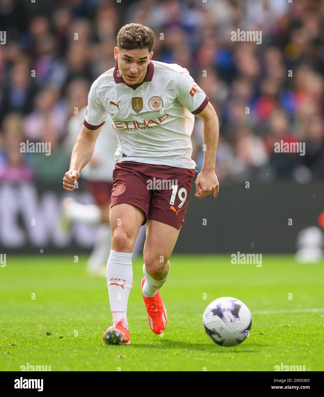 London, Großbritannien. April 2024N - Crystal Palace gegen Manchester City - Premier League - Selhurst Park. Julian Alvarez im Kampf gegen den Kristallpalast. Bildnachweis: Mark Pain / Alamy Live News Stockfoto