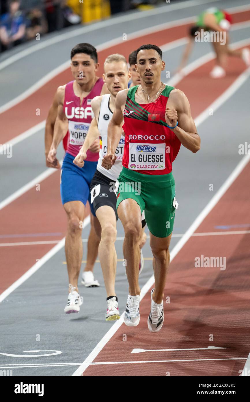 Eliott Crestan aus Belgien und Abdelati El Guesse aus Marokko traten am 2. Tag im 800-m-Halbfinale bei der Leichtathletik-Hallenweltmeisterschaft EMI an Stockfoto
