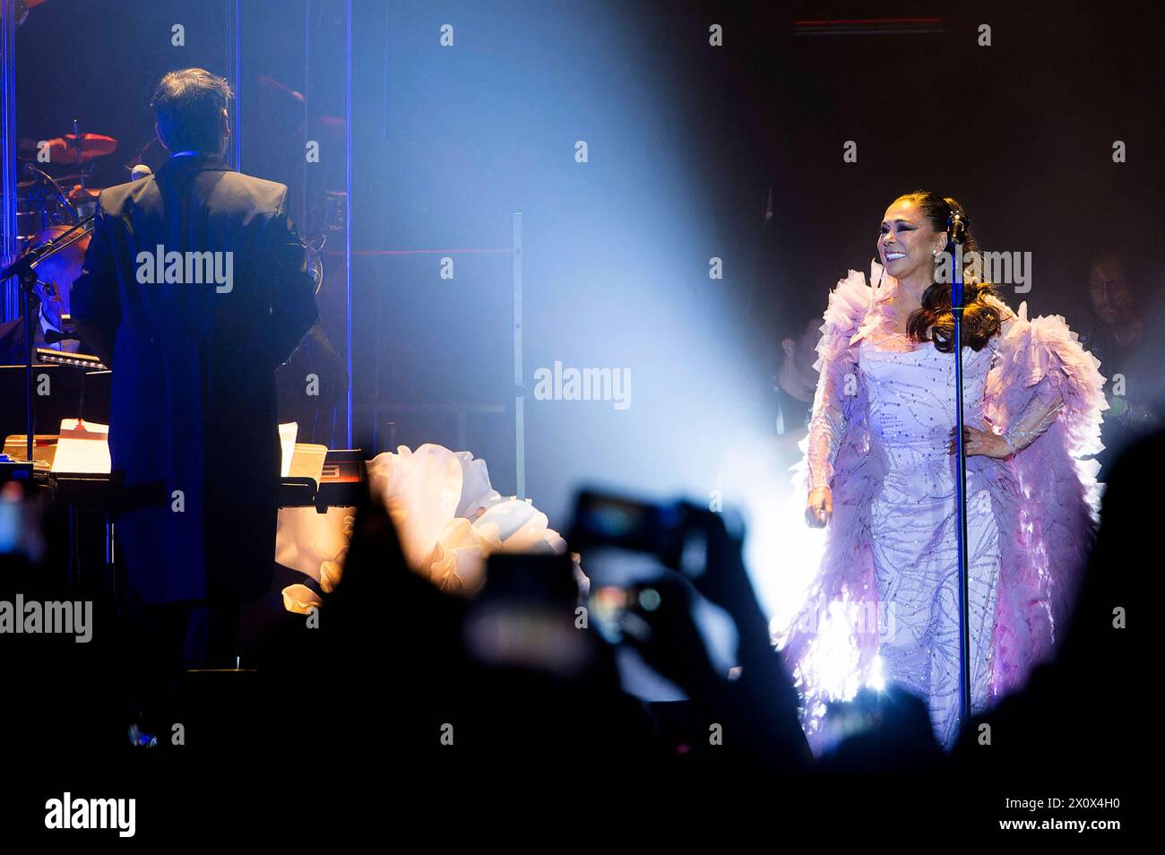 Isabel Pantoja live bei eime Konzert Ihrer Gira 50 Anviersario -Tour im Wizink Center. Madrid, 13.04.2024 *** Isabel Pantoja live bei einem Konzert ihrer Gira 50 Anviersario Tour im Wizink Center Madrid, 13 04 2024 Foto:xDyDxFotografosx/xFuturexImagex pantoja 4404 Stockfoto