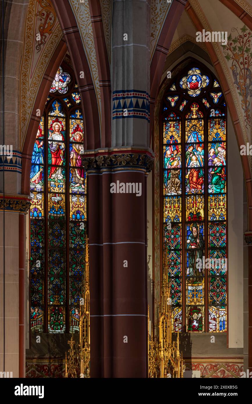 Krefeld, Kunst im öffentlichen Raum: St. Dionysius in Hüls, 2 Fenster im Chor des 19. Jahrhundert Stockfoto