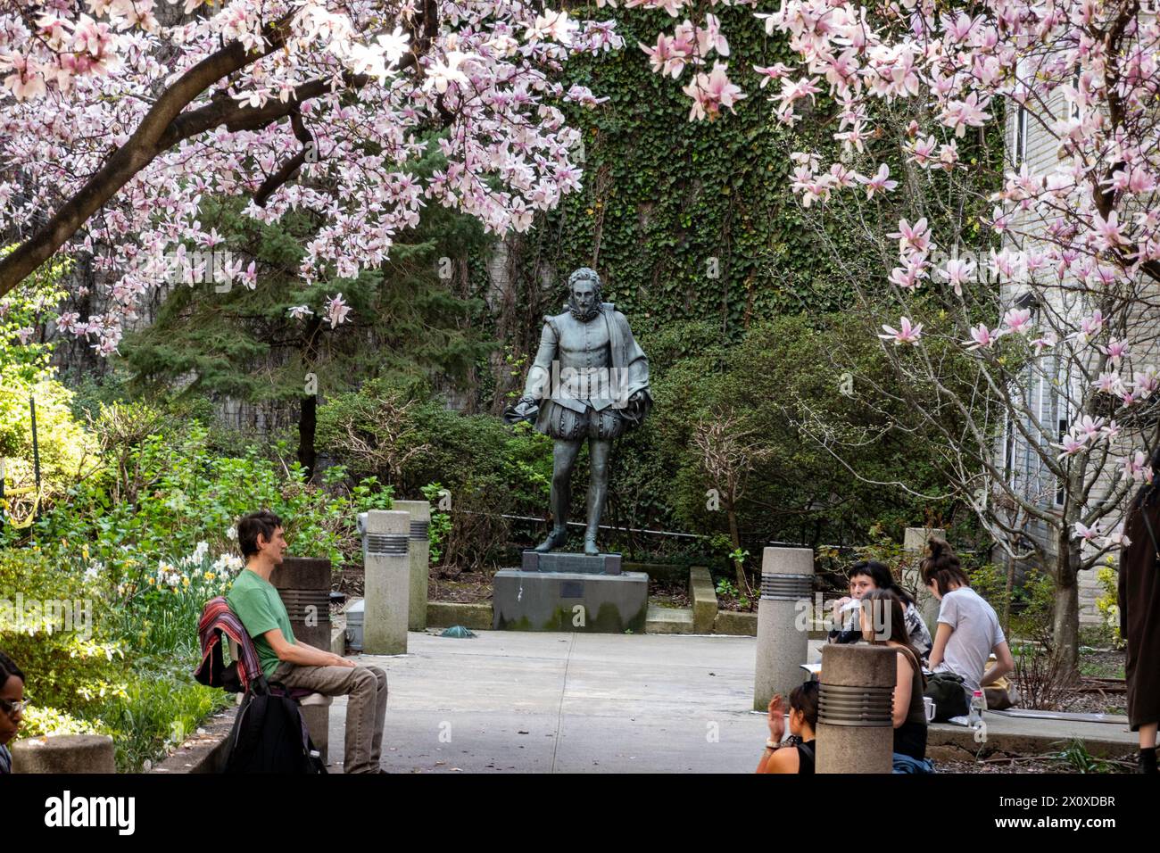 Miguel de Cervantes Saavedra Statue , NYU, 2024, NYC, USA Stockfoto