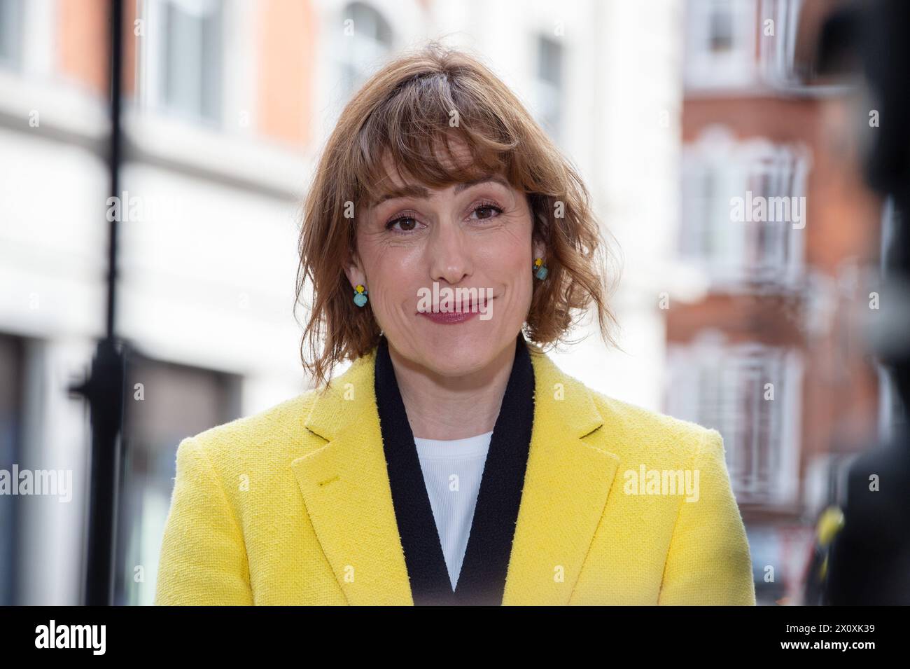 London, Großbritannien. April 2024. Britische Gesundheitsministerin Victoria Atkins wird vor den BBC Studios nach ihrem Auftritt am Sonntag mit Laura Kuenssberg interviewt. Autor: Thomas Krych/Alamy Live News Stockfoto