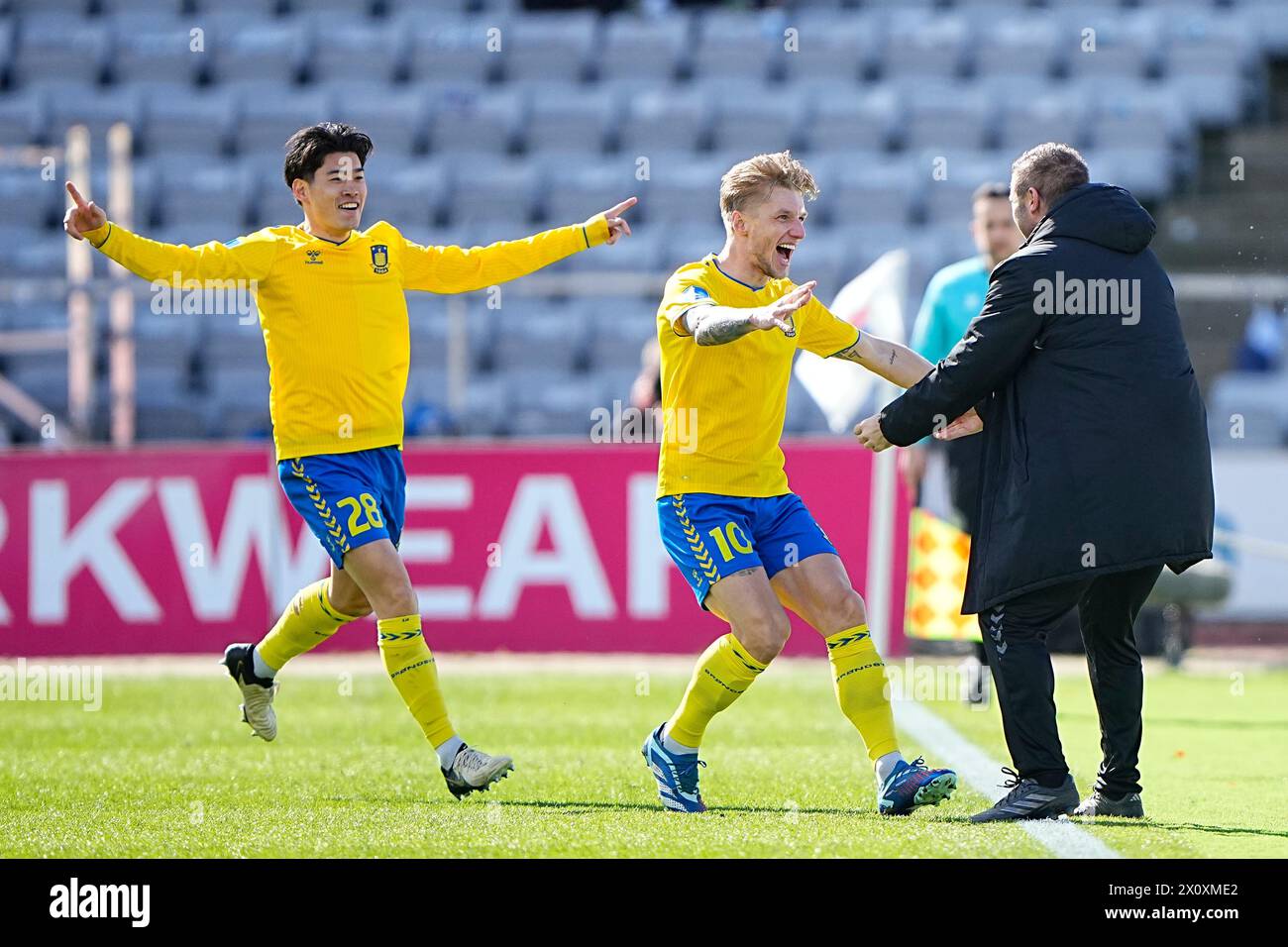 Super League-Spiel zwischen AGF und Broendby IF im Ceres Park in Aarhus am Sonntag, den 14. April 2024. (Foto: Bo Amstrup/Scanpix 2024) Stockfoto