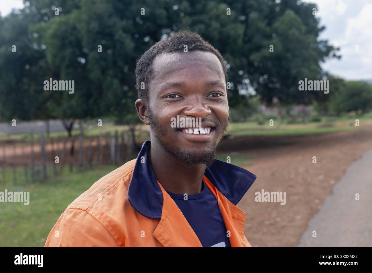 afrikaner, Arbeit, Männer, Arbeit, Angestellter, Menschen, Männer, Fähigkeiten, afrika, draußen, Straße, Straßenrand, Schwarzer Mann, Soziales, Arbeiter, Village, botswana, South af Stockfoto