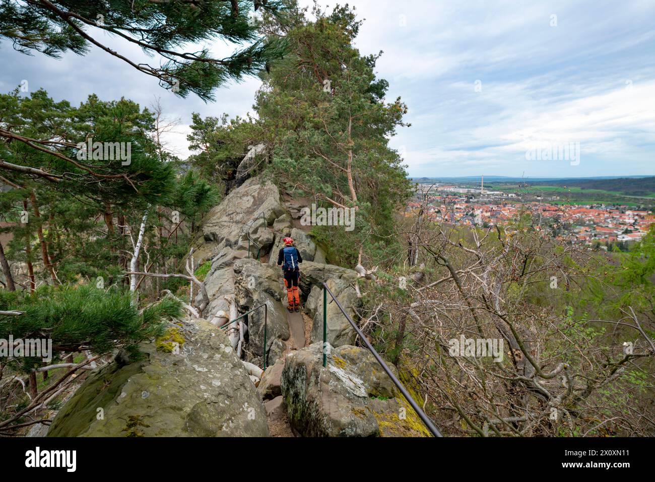 Wandern im Harz die Teufelsmauer zischen dem Felsen Großmutter und dem Felsen Großvater bei Blankenburg im Harz, fotografiert am 5. April 2024. Timmenrode Sachsen Anhalt Deutschland Teufelsmauer 001124 *** Wandern im Harz die Teufelsmauer zwischen der Felsengroßmutter und dem Felsengroßvater bei Blankenburg im Harz, fotografiert am 5. April 2024 Timmenrode Sachsen Anhalt Germany Teufelsmauer 001124 Stockfoto