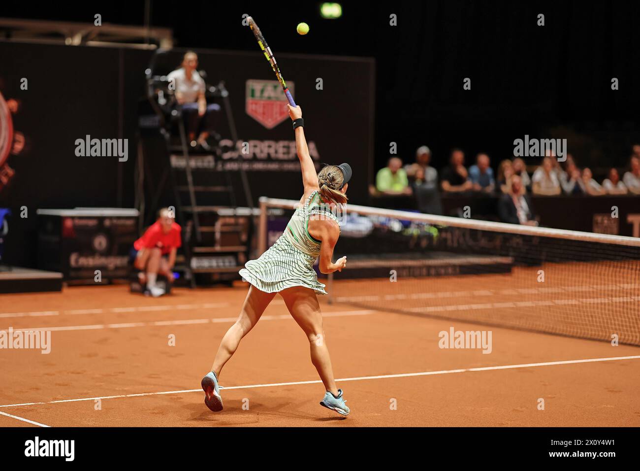 14. April 2024, Stuttgart, Baden-WÃ¼rttemberg, Deutschland: Sara Bejlek (CZE) ist während der 47. Porsche Tennis Grand Prix Stuttgart – WTA500 (Bild: © Mathias Schulz/ZUMA Press Wire) NUR REDAKTIONELLE VERWENDUNG! Nicht für kommerzielle ZWECKE! Stockfoto