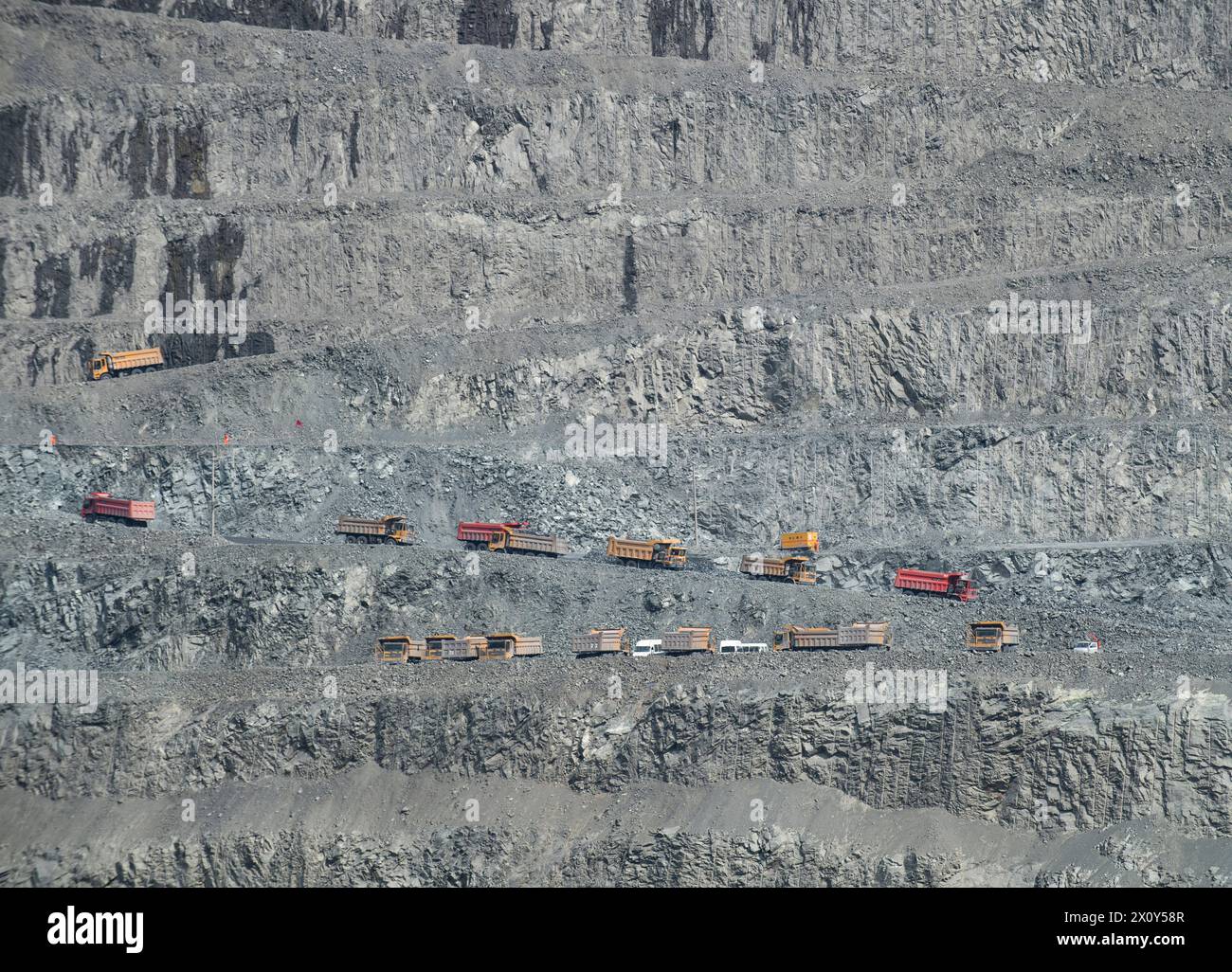 (240414) -- PANZHIHUA, 14. April 2024 (Xinhua) -- dieses Foto vom 11. April 2024 zeigt eine Ansicht eines Eisenerzbergbauzweigs der Pangang Group in Panzhihua City, südwestchinesischer Provinz Sichuan. Pangang Group Co., Ltd. Ist ein extragroßes Vanadium-, Titan- und Stahlunternehmen im Südwesten Chinas. In den letzten Jahren hat das Unternehmen kontinuierlich die High-End-Entwicklung, intelligente und umweltfreundliche Entwicklung gefördert. Unsere Reporter besuchten kürzlich verschiedene Produktionszweige der Pangang Group Co., Ltd., um ihre Bemühungen zu beobachten, neue Qualitäts-Produktivkräfte zu entwickeln und eine qualitativ hochwertige Entwicklung zu fördern. (Xinhua/Zhang Stockfoto