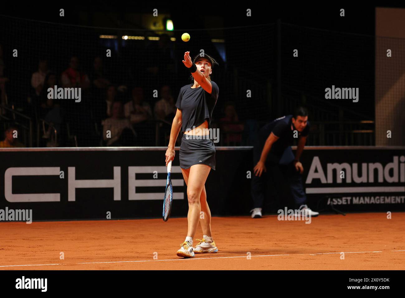 14. April 2024, Stuttgart, Baden-WÃ¼rttemberg, Deutschland: Anna Kalinskaya diente während der 47er. Porsche Tennis Grand Prix Stuttgart – WTA500 (Bild: © Mathias Schulz/ZUMA Press Wire) NUR REDAKTIONELLE VERWENDUNG! Nicht für kommerzielle ZWECKE! Stockfoto