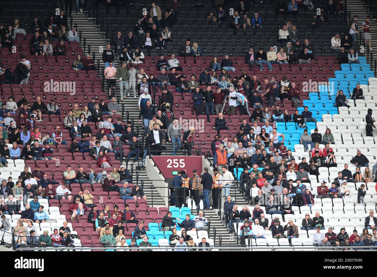 London, England am 14. April 2024. Am 14. April 2024 muss West Ham United im London Stadium im Queen Elizabeth Olympic Park in London, England, eine weitere Heimniederlage im Premier League-Spiel zwischen West Ham United und Fulham erleiden. Foto von Phil Hutchinson. Nur redaktionelle Verwendung, Lizenz für kommerzielle Nutzung erforderlich. Keine Verwendung bei Wetten, Spielen oder Publikationen eines einzelnen Clubs/einer Liga/eines Spielers. Quelle: UK Sports Pics Ltd/Alamy Live News Stockfoto