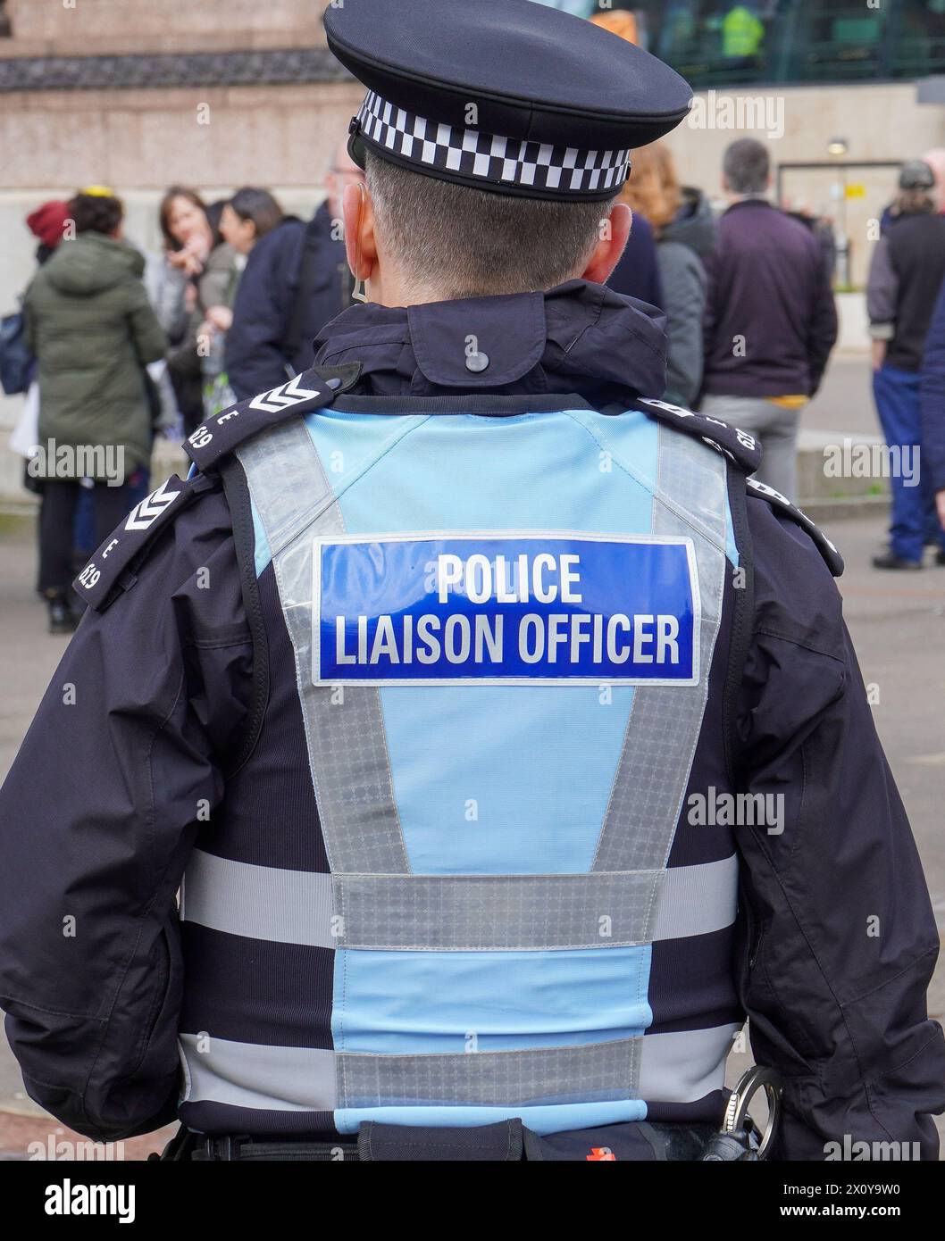 Polizei Schottland, Polizeibeamter im Dienst bei einer Straßendemonstration, Glasgow, Schottland, Großbritannien Stockfoto