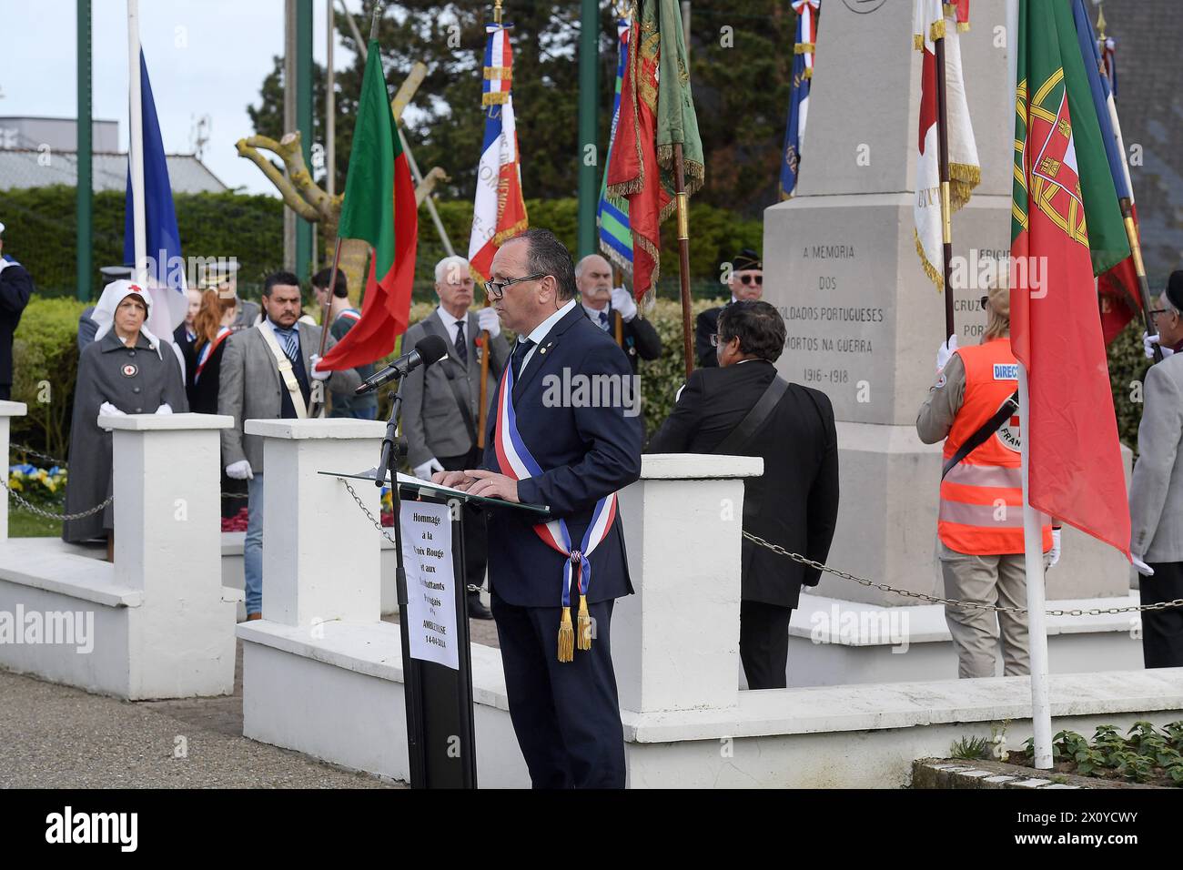 Frankreich. April 2024. © PHOTOPQR/VOIX DU NORD/Marc Demeure; 14/04/2024; Ambleteuse le 14/04/2024. 106 ieme anniversaire de la Bataille de la Lys au Memorial de l'hopital de la Croix Rouge Portugaise et du Corps expeditionnaire Portugais, Stephane Pinto, Maire de la commune et petit fils de combattant portugais. Foto MARC DEMEURE/La Voix du Nord. Gedenkfeier zur Schlacht von Lys Ambleteuse am 14. April 2024 Credit: MAXPPP/Alamy Live News Stockfoto