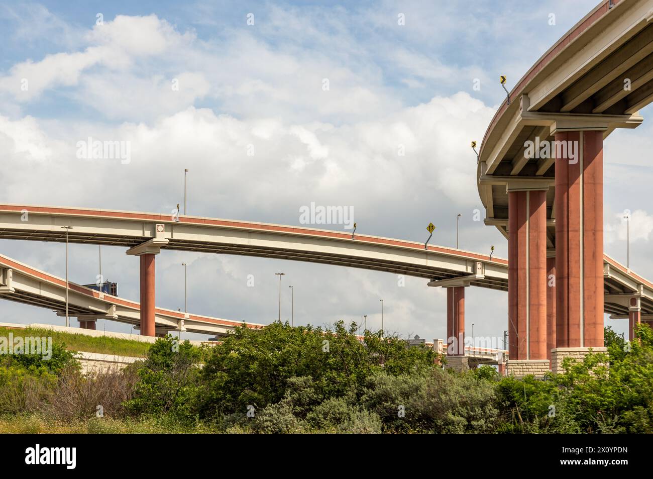 Massive Autobahnkreuzungen in San Antonio, Texas Stockfoto