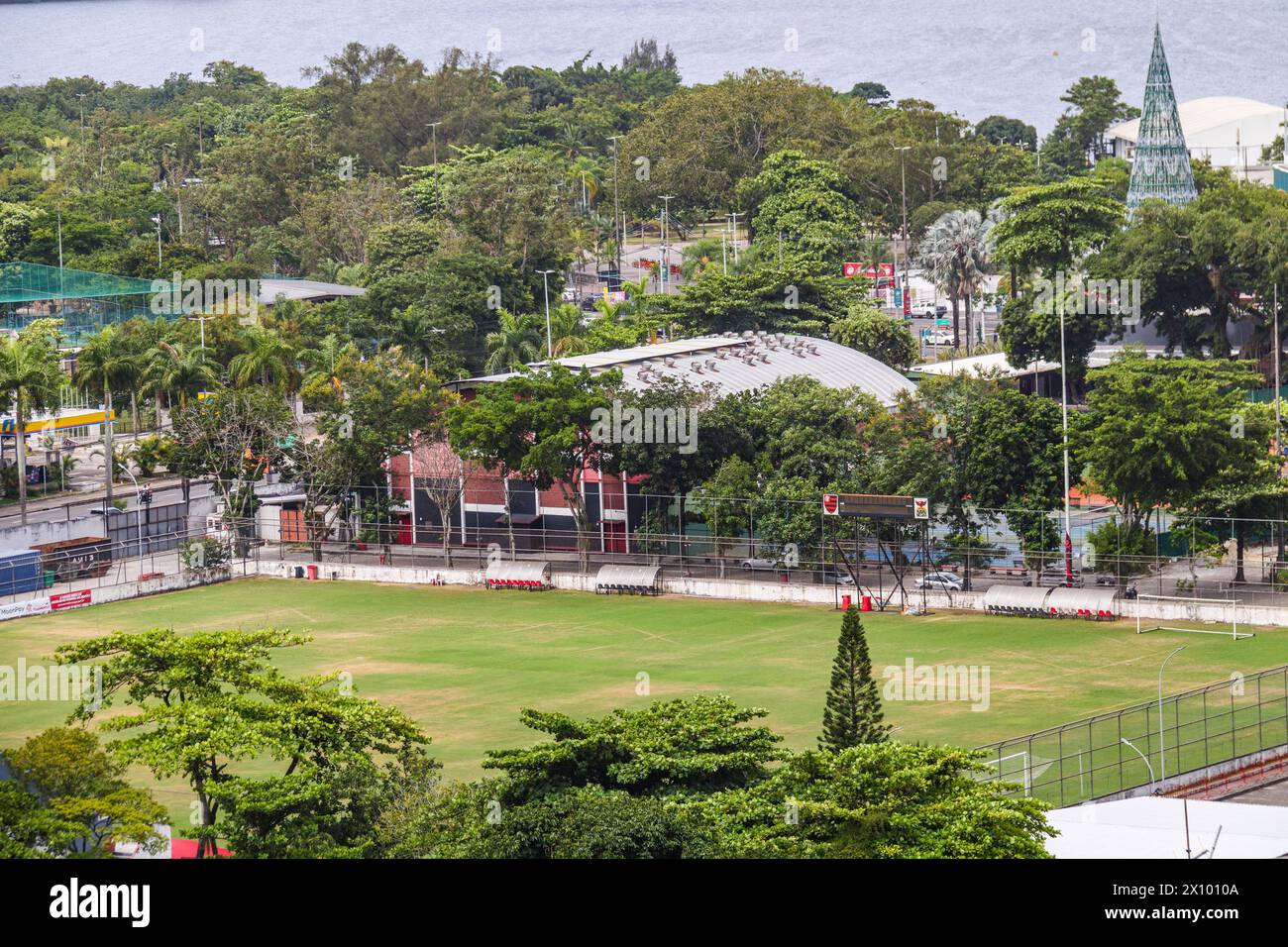 Blick auf das Hauptquartier des Flamengo-Regatta-Clubs in Rio de Janeiro, Brasilien - 26. Dezember 2023: Luftansicht auf das Hauptquartier des Flamengo r Stockfoto