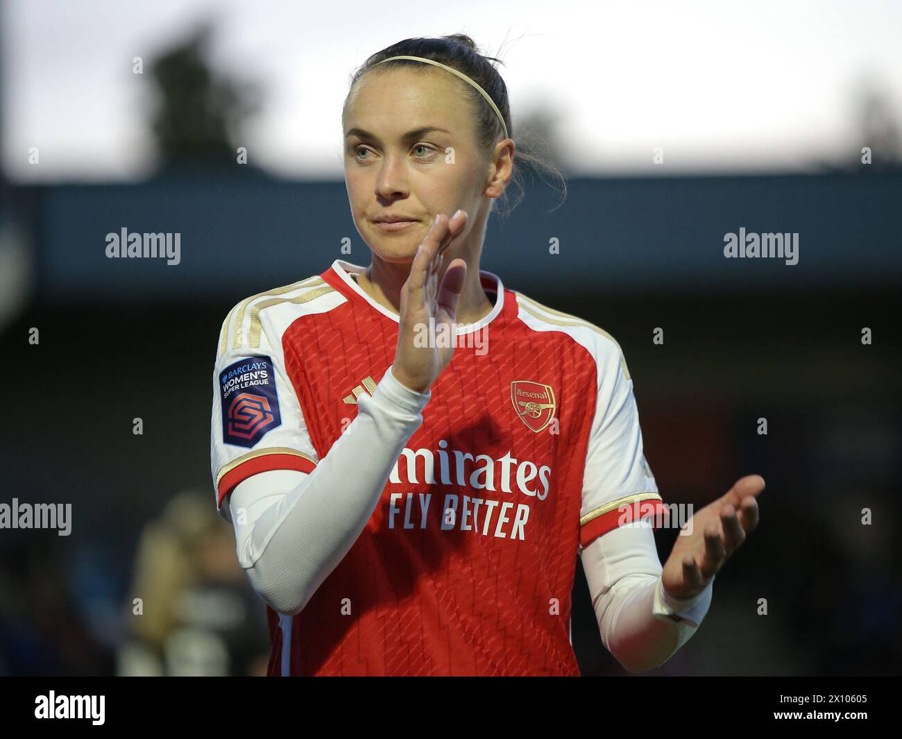 Borehamwood, Großbritannien. April 2024. Borehamwood, England, 14. April 2024: Caitlin Foord (19 Arsenal) zeigt Anerkennung für die Arsenal-Fans beim Spiel der Barclays FA Womens Super League zwischen Arsenal und Bristol City im Mangata Pay UK Stadium (Meadow Park) in Borehamwood, England. (Jay Patel/SPP) Credit: SPP Sport Press Photo. /Alamy Live News Stockfoto