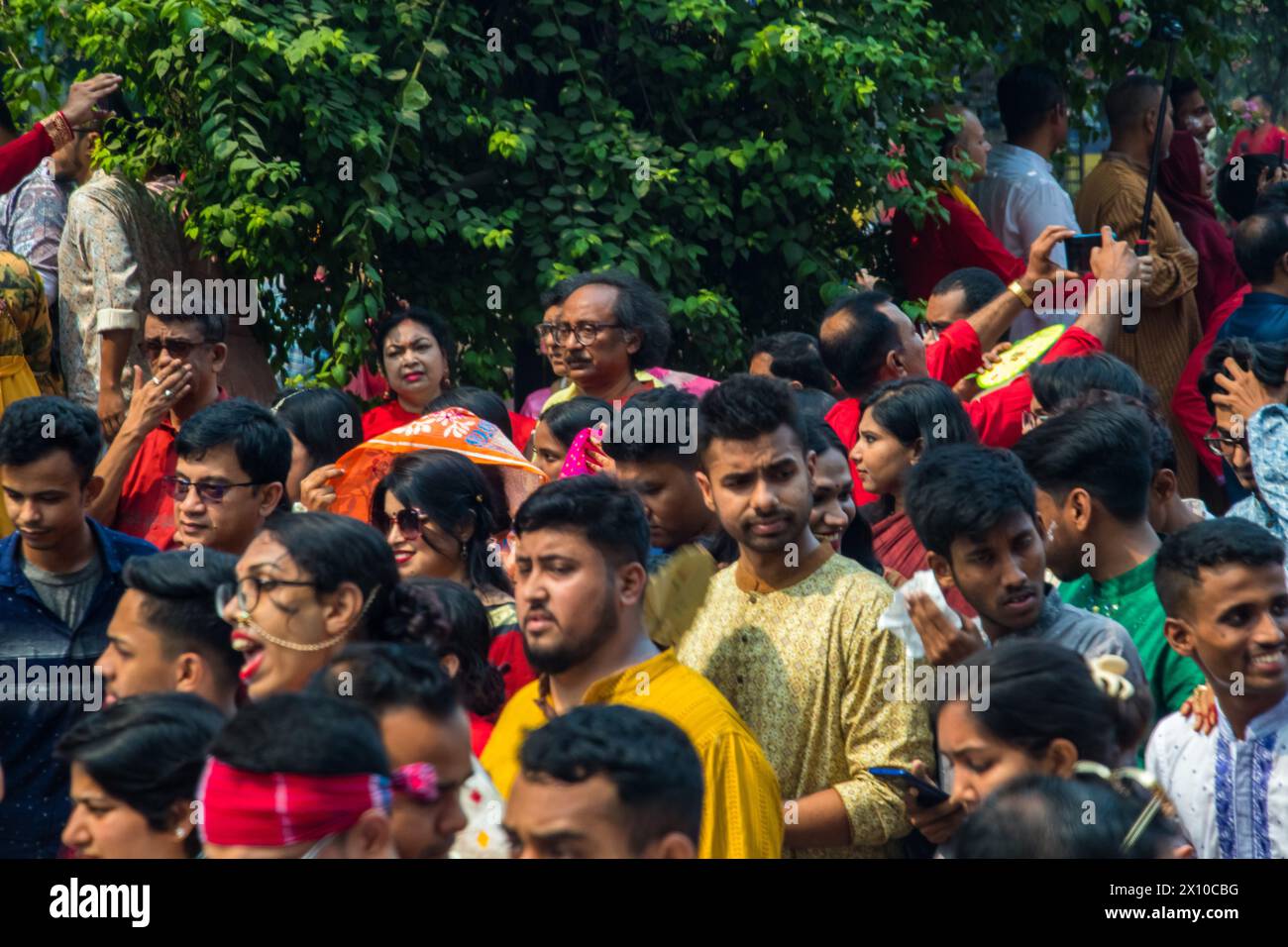 Bangla Noborsho 2024 feiert das bengalische Neujahr in Bangladesch und Westbengalen. Zu den Festlichkeiten gehören kulturelle Veranstaltungen, traditionelle Speisen und V Stockfoto