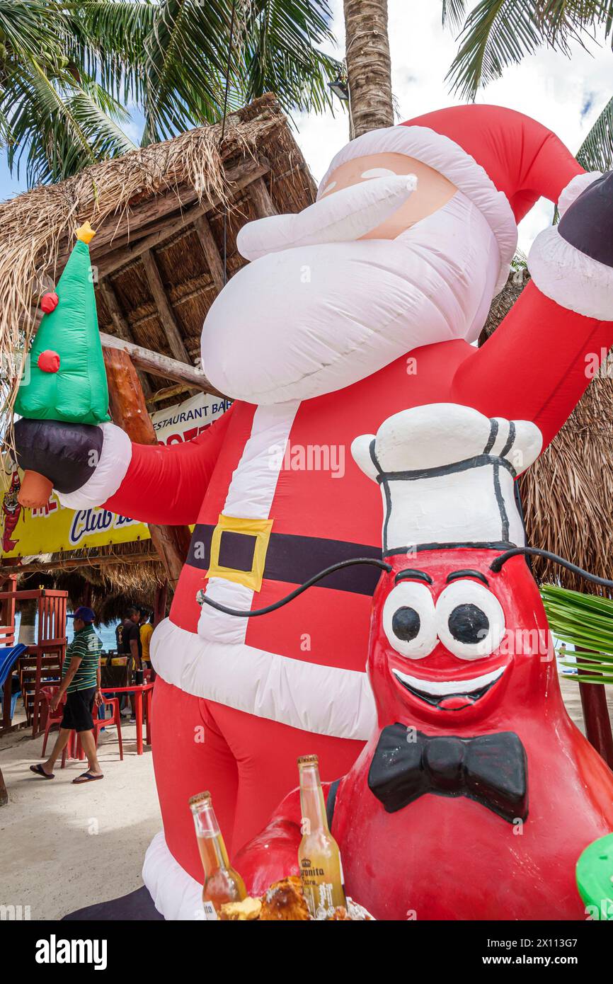 Costa Maya Mexiko, Kreuzfahrthafen, Norwegian Joy Cruise Line Schiff, 7-tägige Karibikroute, Playa Mahahual Beach Malecon, Krazy Lobster Restaurant, m Stockfoto