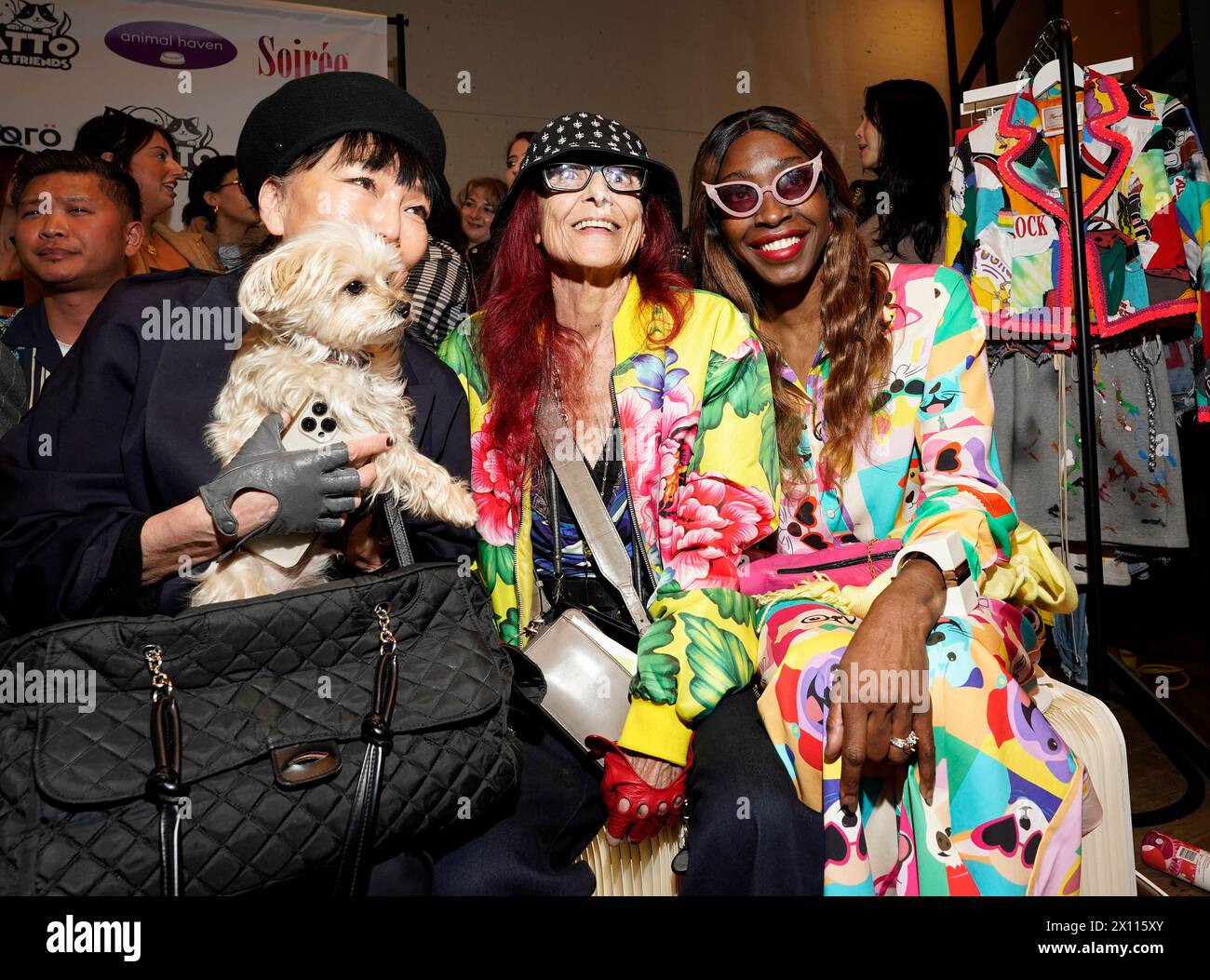 New York, Usa. April 2024. Patricia Field nimmt an der Patricia Field X Charlie Rescue Dog Runway Show mit Hundeschmustern von Kiss the Dogs NYC Teil, die am Sonntag, den 14. April 2024, im Flying Solo Store in New York City stattfindet. Quelle: Jennifer Graylock/Alamy Live News Stockfoto