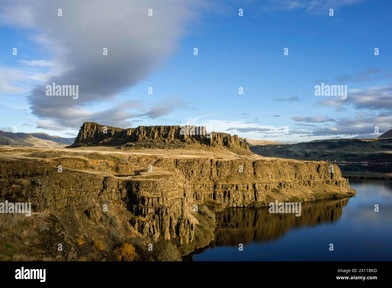 ©2023 Gary L. Quay einer meiner Lieblingsaussichten in der östlichen Columbia Gorge. Ich mag es besonders, wenn es interessante Wolken gibt. Kamera: Nikon Stockfoto