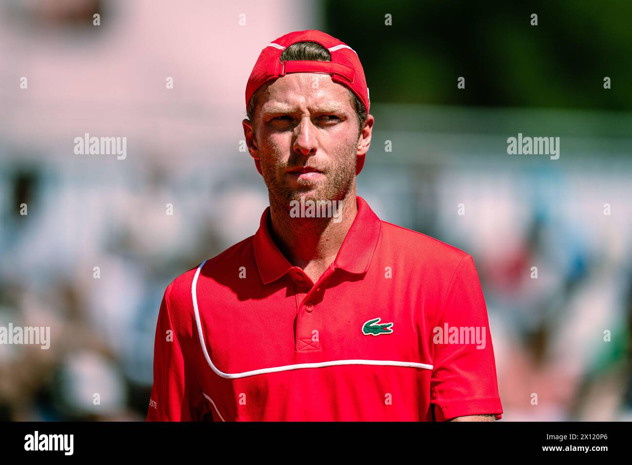 Barcelona, Spanien. April 2024. Hugo Grenier (Frankreich) reagiert beim ATP Barcelona Open Einzelspiel zwischen Shang Juncheng (China) und Hugo Grenier (Frankreich) am 14. April 2024 in Barcelona (Spanien). Quelle: Joan Gosa/Xinhua/Alamy Live News Stockfoto