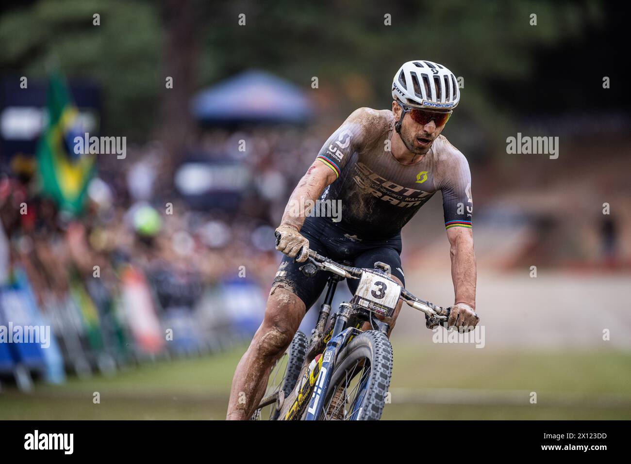 Nino Schurter aus der Schweiz in Aktion beim Rennen des UCI Mountain Bike World Cup Cross-Country, das dieses Wochenende in der Stadt stattfindet Stockfoto