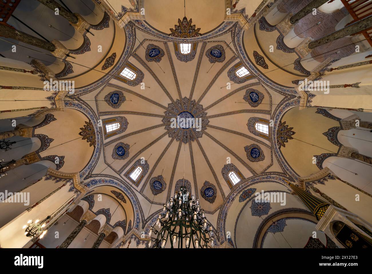 Istanbul, Kücük-Aya-Sofya-Moschee, sog. Kleine Hagia Sophia, (Vorläuferbau von S. Vitale in Ravenna und Dom zu Aachen), Blick in die Kuppel des Oktogo Stockfoto