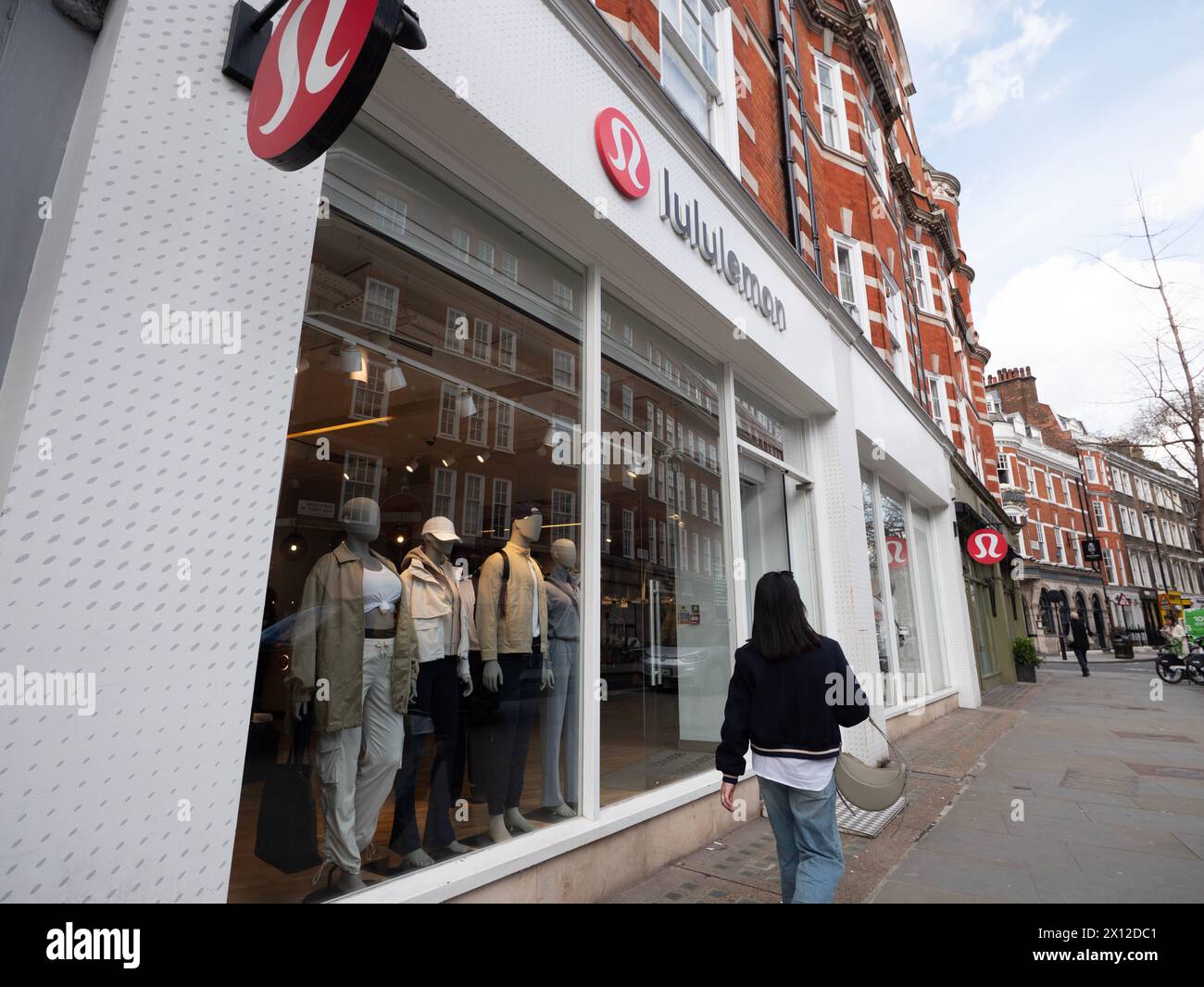 Lululemon athletica Inc., Lululemon Yoga und Activewear Einzelhandel Mode Mode Store, Central London Stockfoto