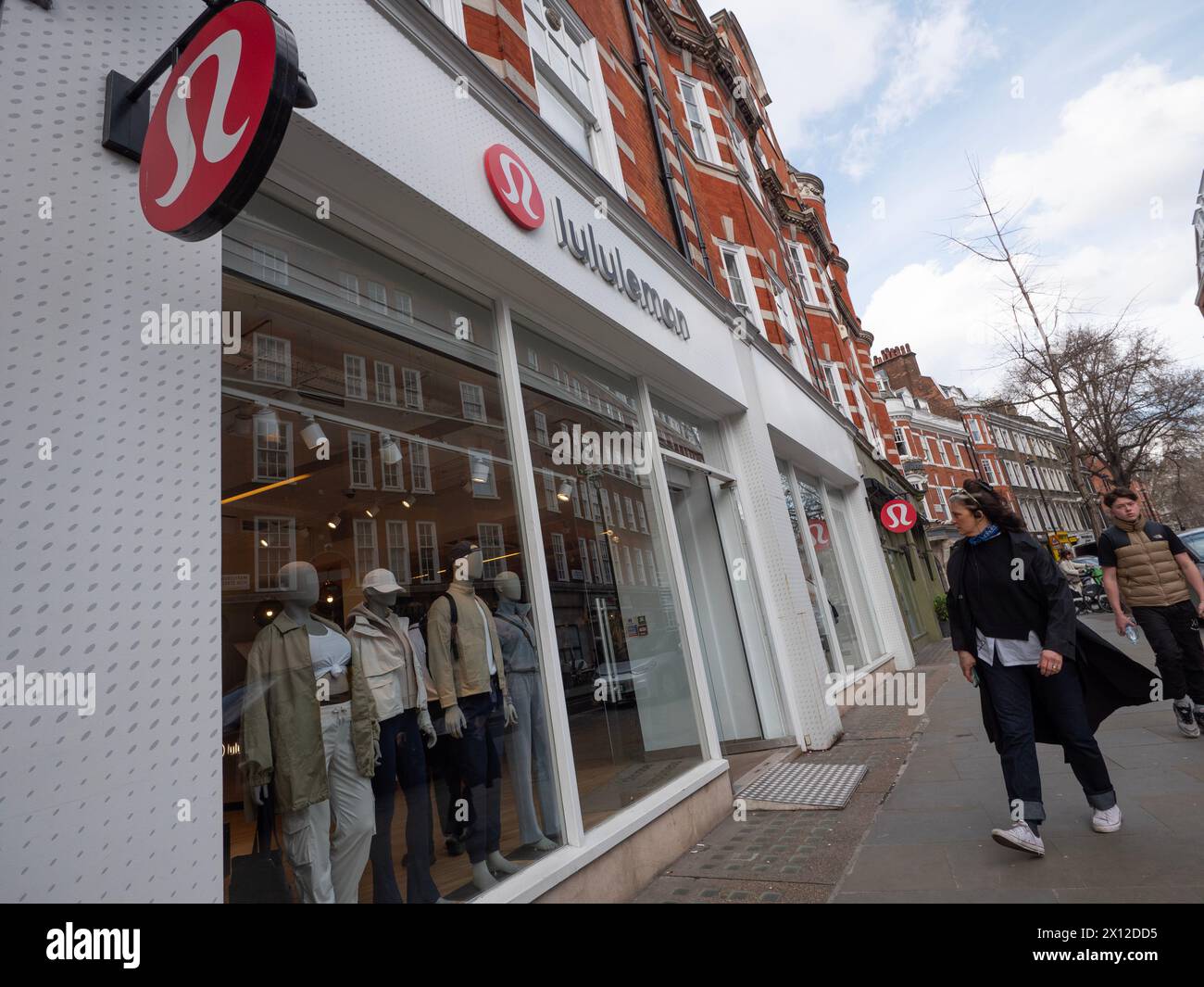 Lululemon athletica Inc., Lululemon Yoga und Activewear Einzelhandel Mode Mode Store, Central London Stockfoto