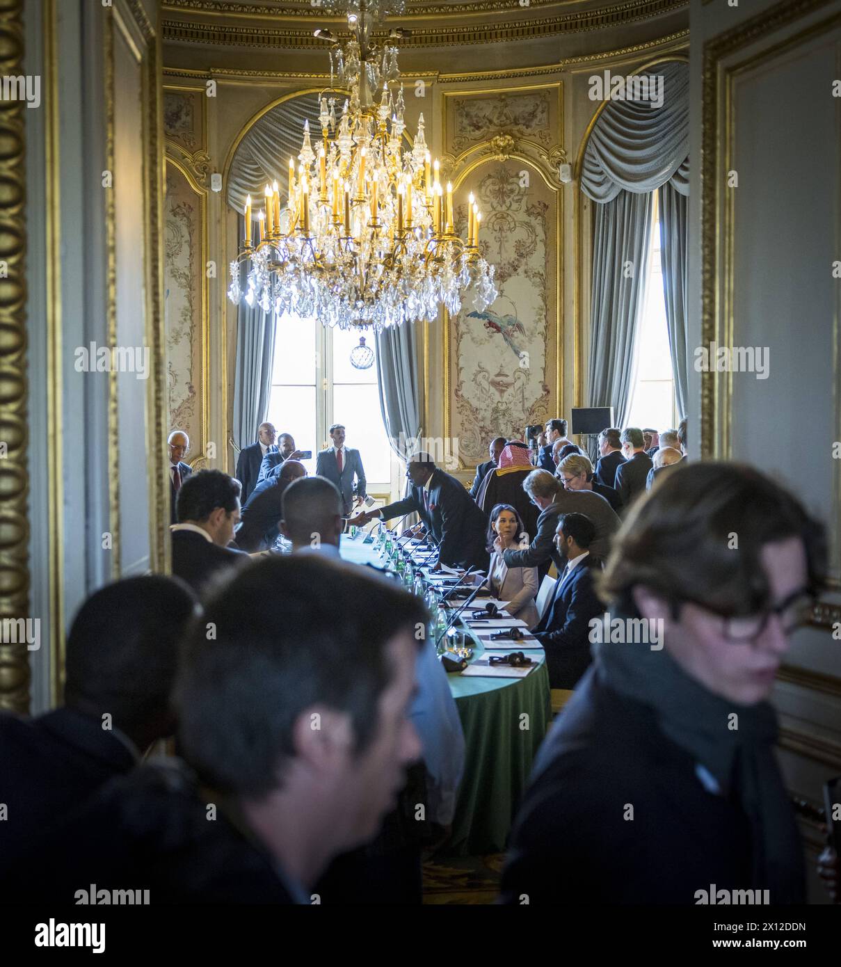 Annalena Baerbock Buendnis 90/die Gruenen, Bundesaussenministerin, fotografiert im Rahmen Ihrer Teilnahme an der internationalen humanitaeren Konferenz zu Sudan und seinen Nachbarlaendern. Fotografiert im Auftrag des Auswaertigen Amtes Paris Frankreich *** Annalena Baerbock Buendnis 90 die Gruenen, fotografiert während ihrer Teilnahme an der internationalen humanitären Konferenz zum Sudan und seinen Nachbarländern fotografiert im Auftrag des Auswärtigen Amtes Paris Frankreich Copyright: xThomasxKoehlerxAAxphotothek.dex Stockfoto