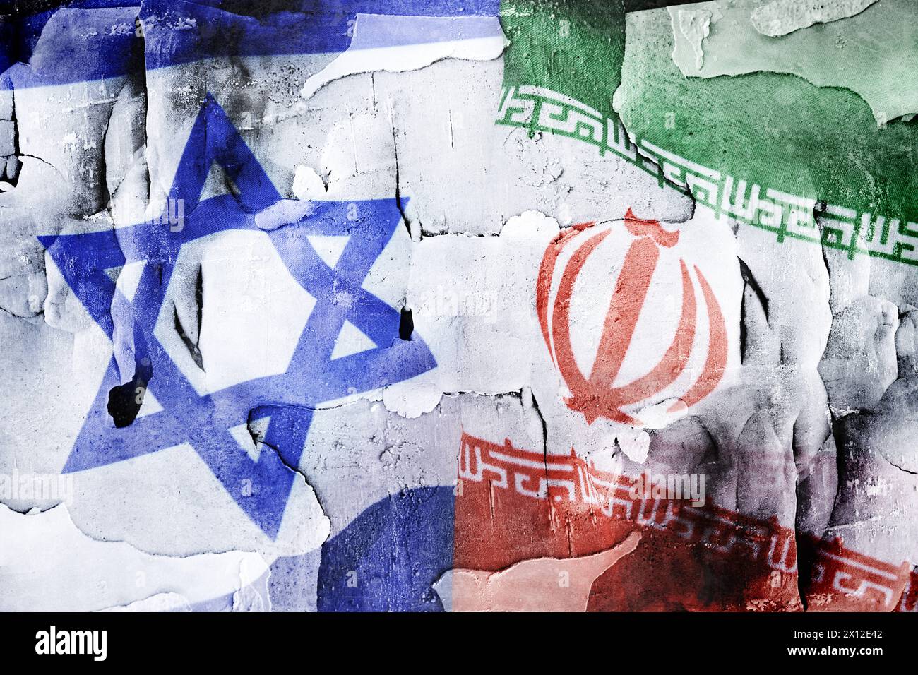 FOTOMONTAGE, Fahnen von Israel und dem Iran auf gebrochenem Grund, Eskalation im Nahost-Konflikt *** FOTOMONTAGE, Flags of Israel and Iran on Broken Ground, Eskalation im Nahost-Konflikt Stockfoto