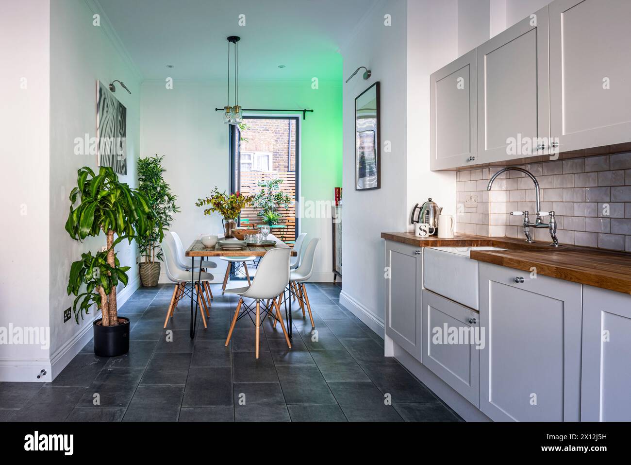 Küche Diner mit Sitzecke in London Wohnung, Großbritannien Stockfoto