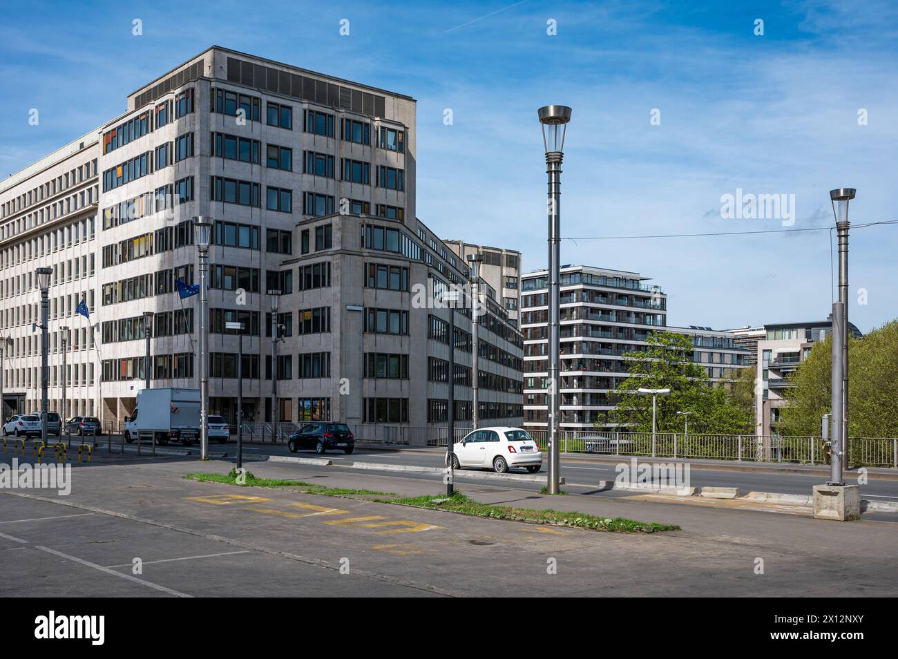 Brüssel Europäisches Viertel, Belgien - 13. April 2024 - Rue de la loi und Bürogebäude Stockfoto