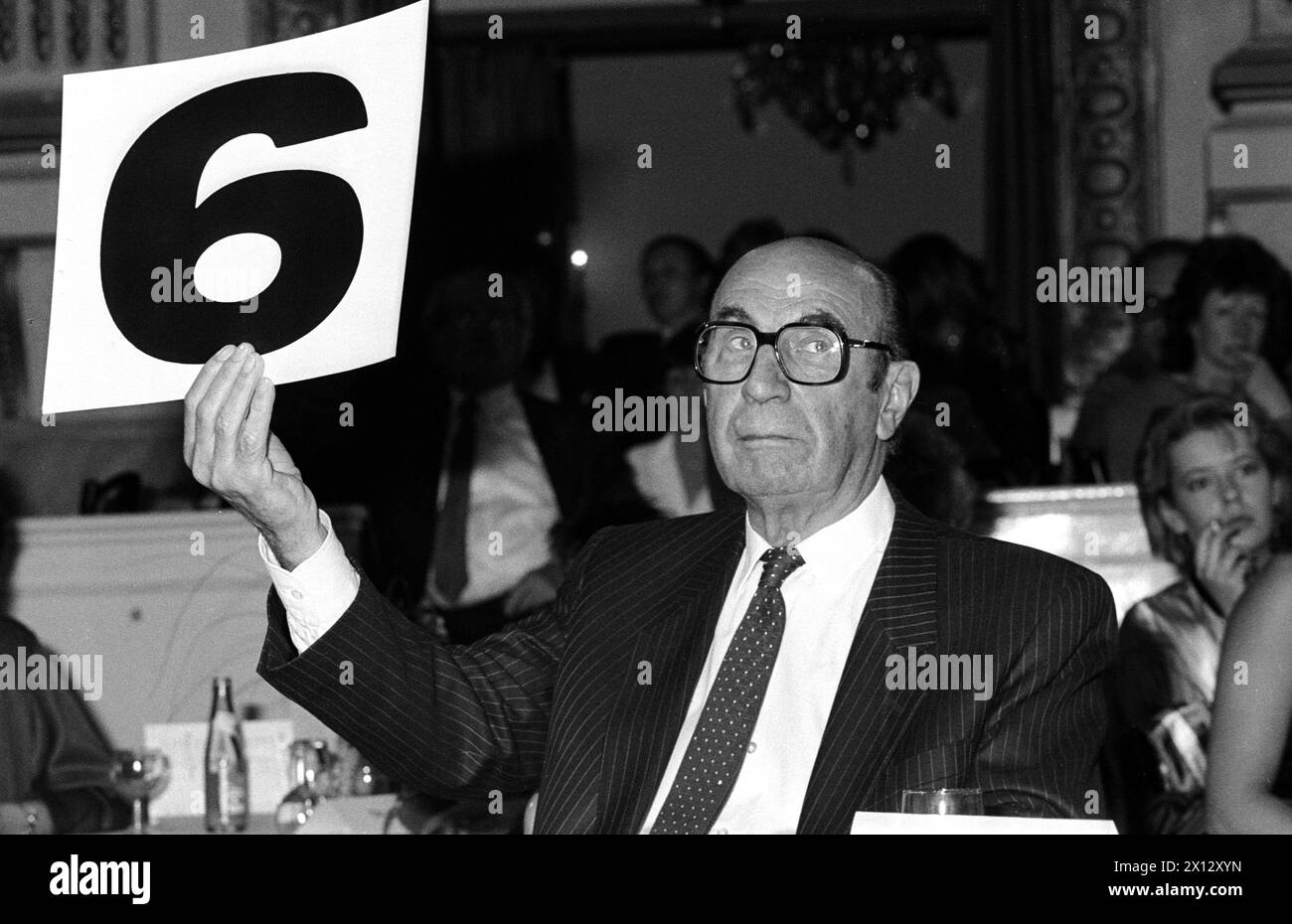 Österreichischer Regisseur Franz Antel im Rahmen des Miss Austria Wettbewerbs in der Wiener Stadthalle am 27. April 1986. - 19860427 PD0010 - Rechteinfo: Rechte verwaltet (RM) Stockfoto